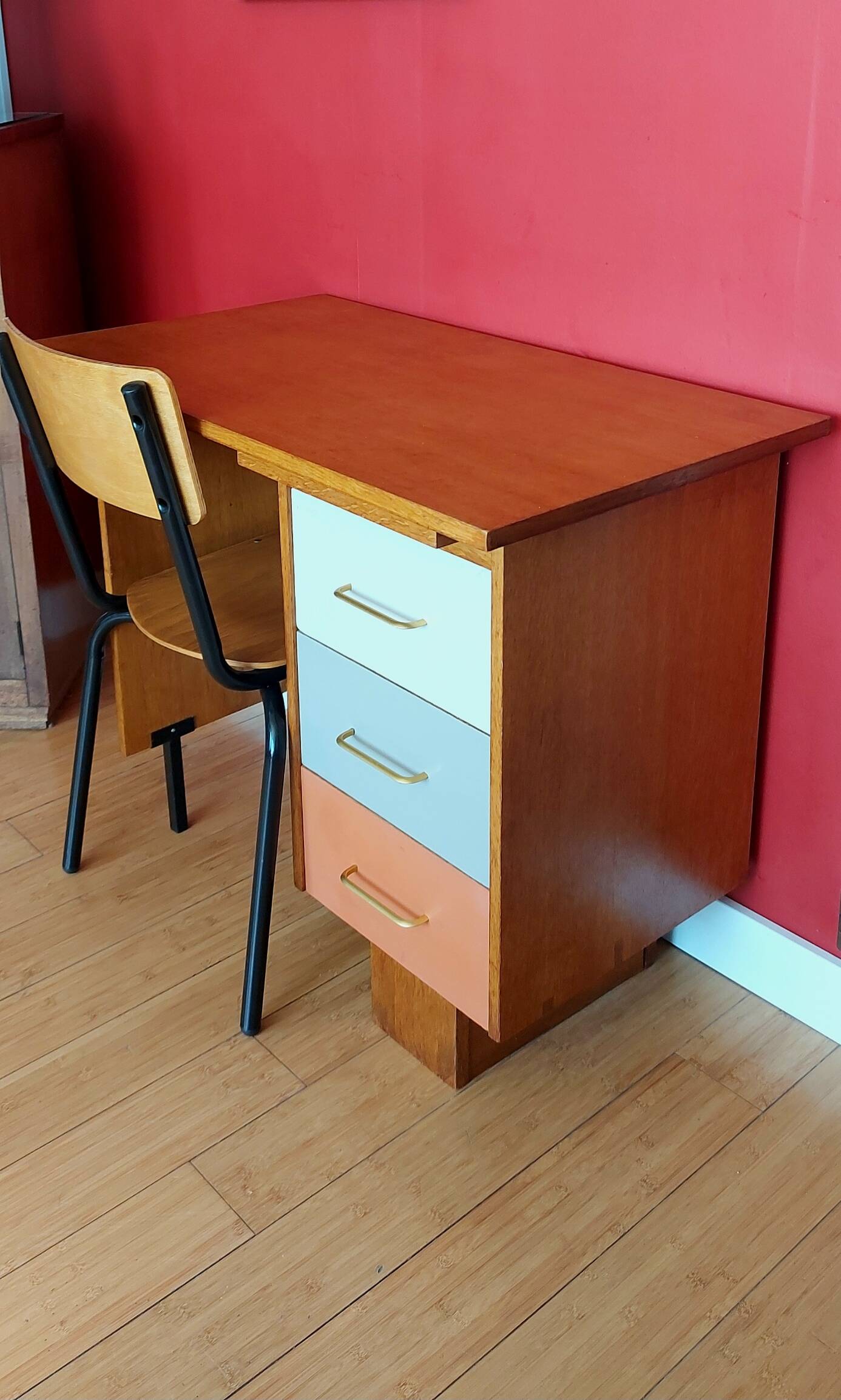 Restored vintage desk + matching chair 89 x 50 x 76 cm