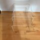 Une paire de tables Lucite des années 1970