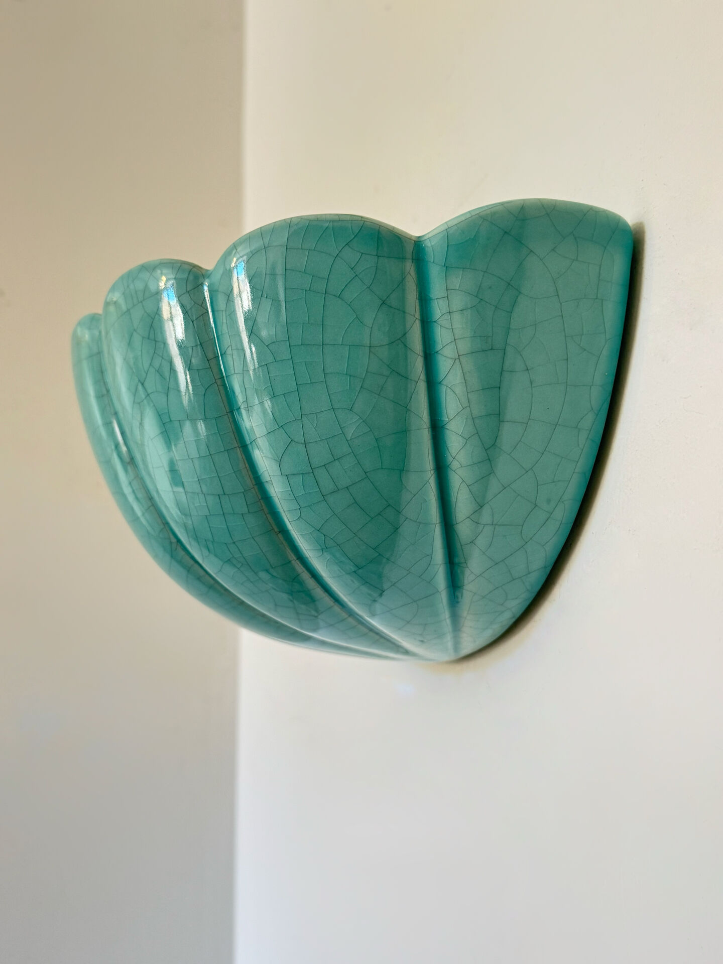 Applique coquillage en céramique craquelée, années 80