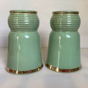 Paire d’anciens vases en céramique verte et dorée