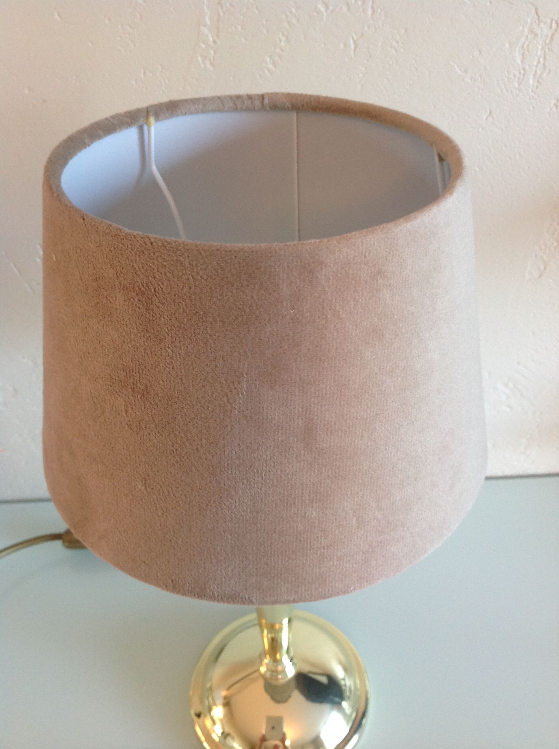 Lampe en  métal doré et abat jour peau de peche / vintage années 70-80