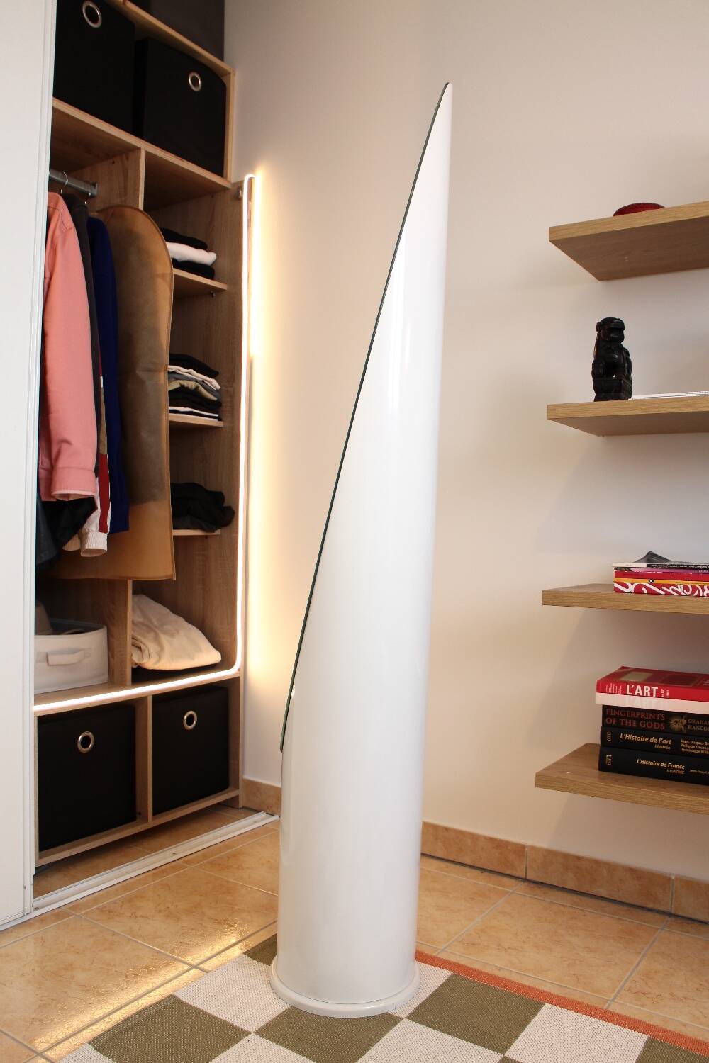 White lipstick mirror