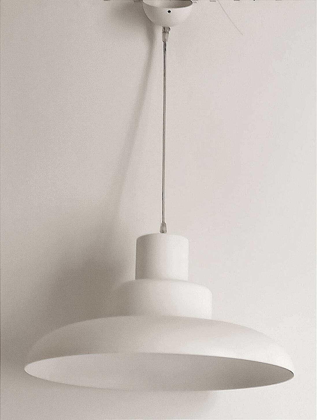 White lacquered chandelier Italian design 80s Diameter 50 cm