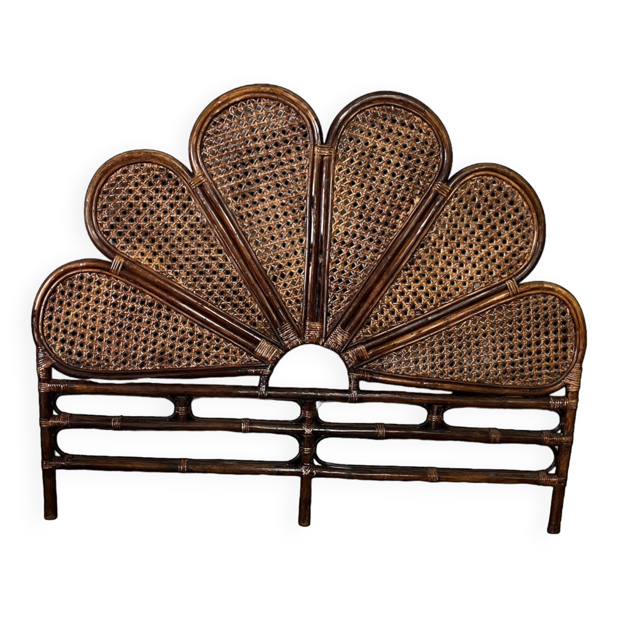 Rosette headboard in vintage rattan and canework