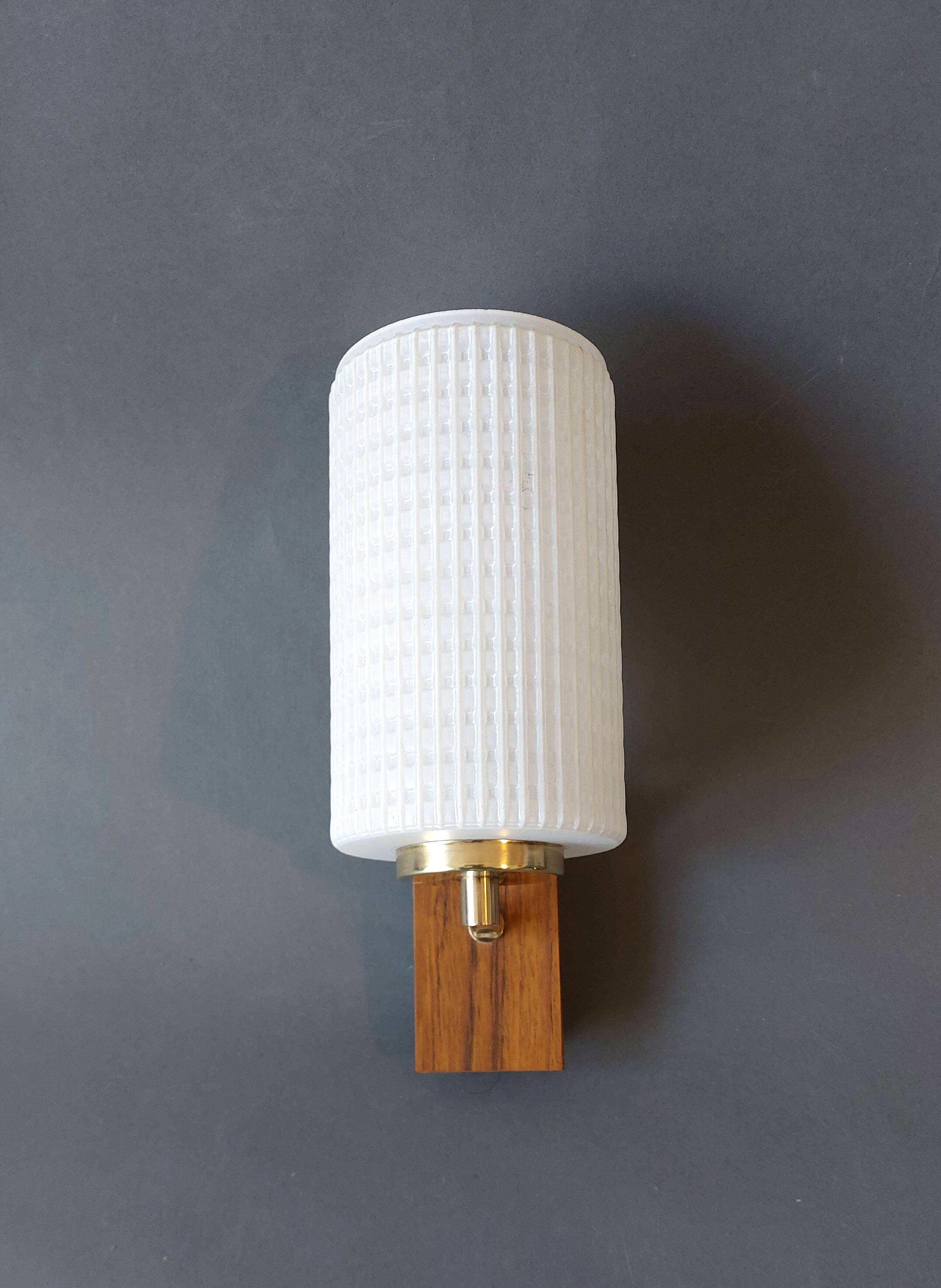 1960 wall light in gilded brass and rosewood.