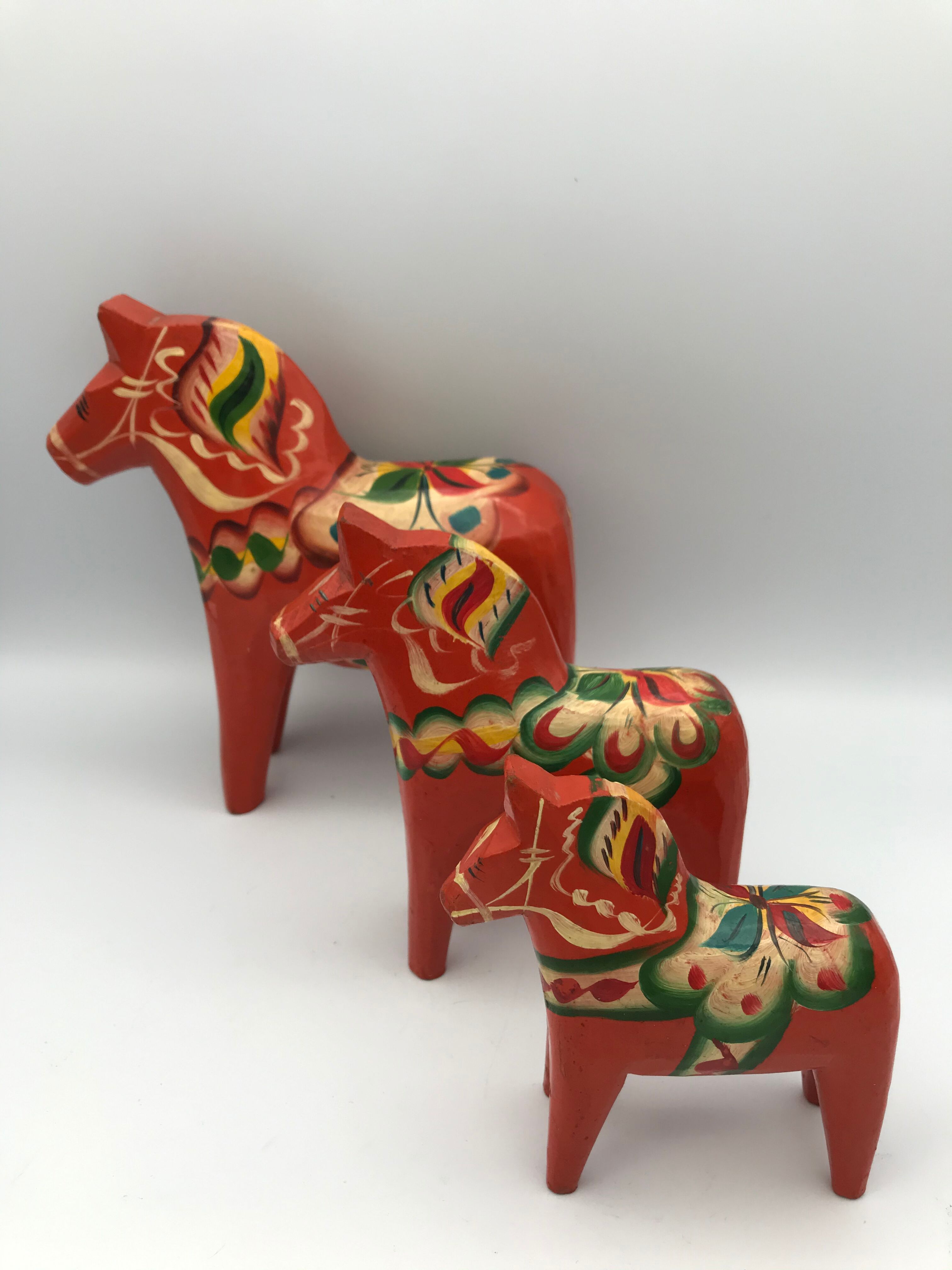 Set of 3 wooden dalecarlie horses