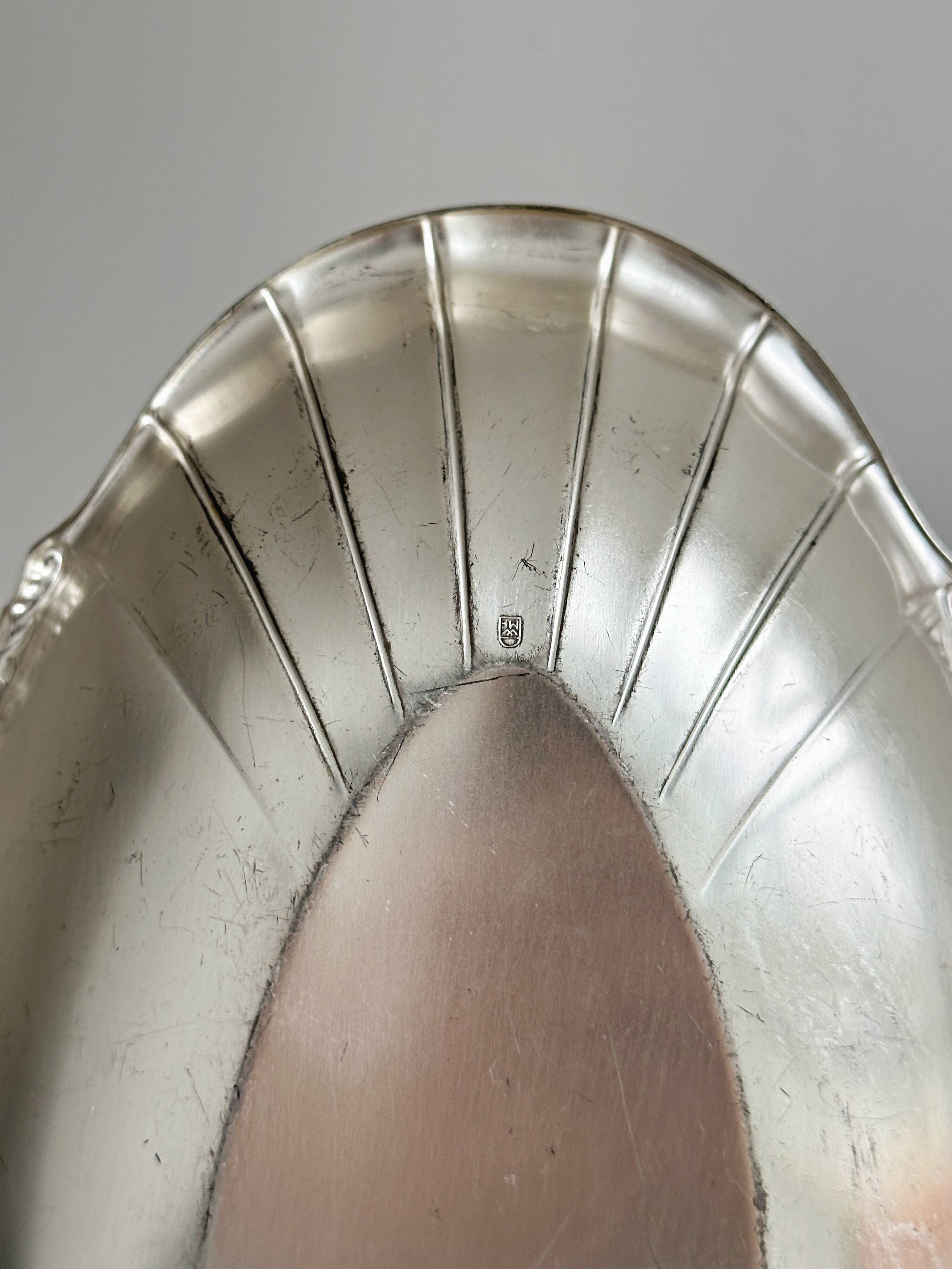 Shiny lightweight metal plate