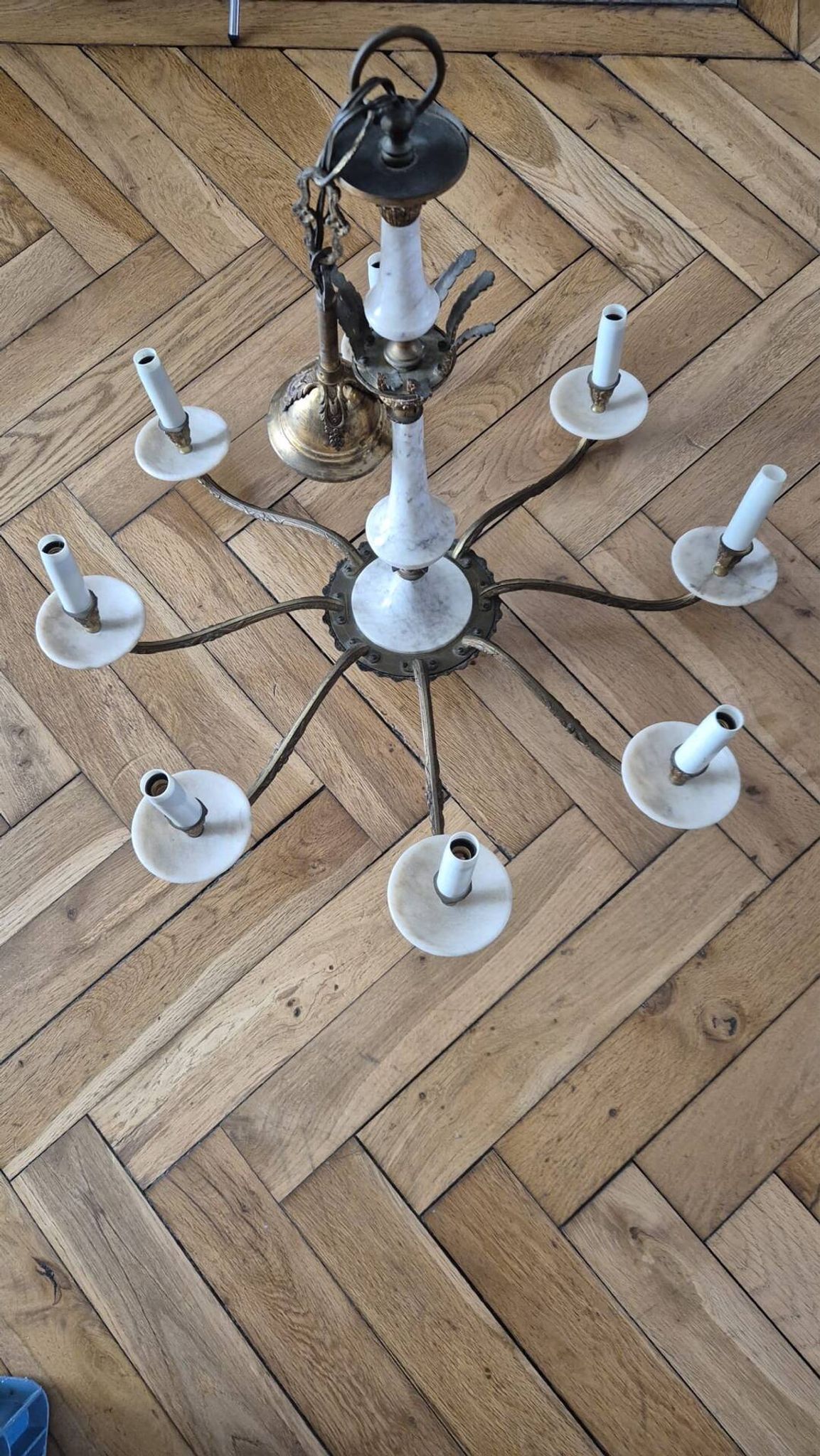 Lustre with 8 light arms in Hollywood Regency style – Gold brass and marble