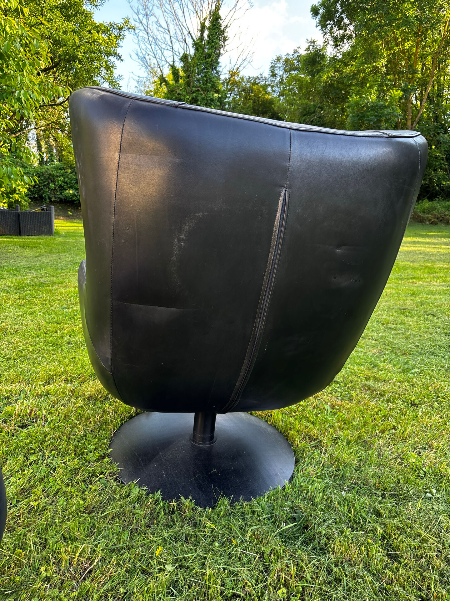 Fauteuil style egg chair et son ottoman