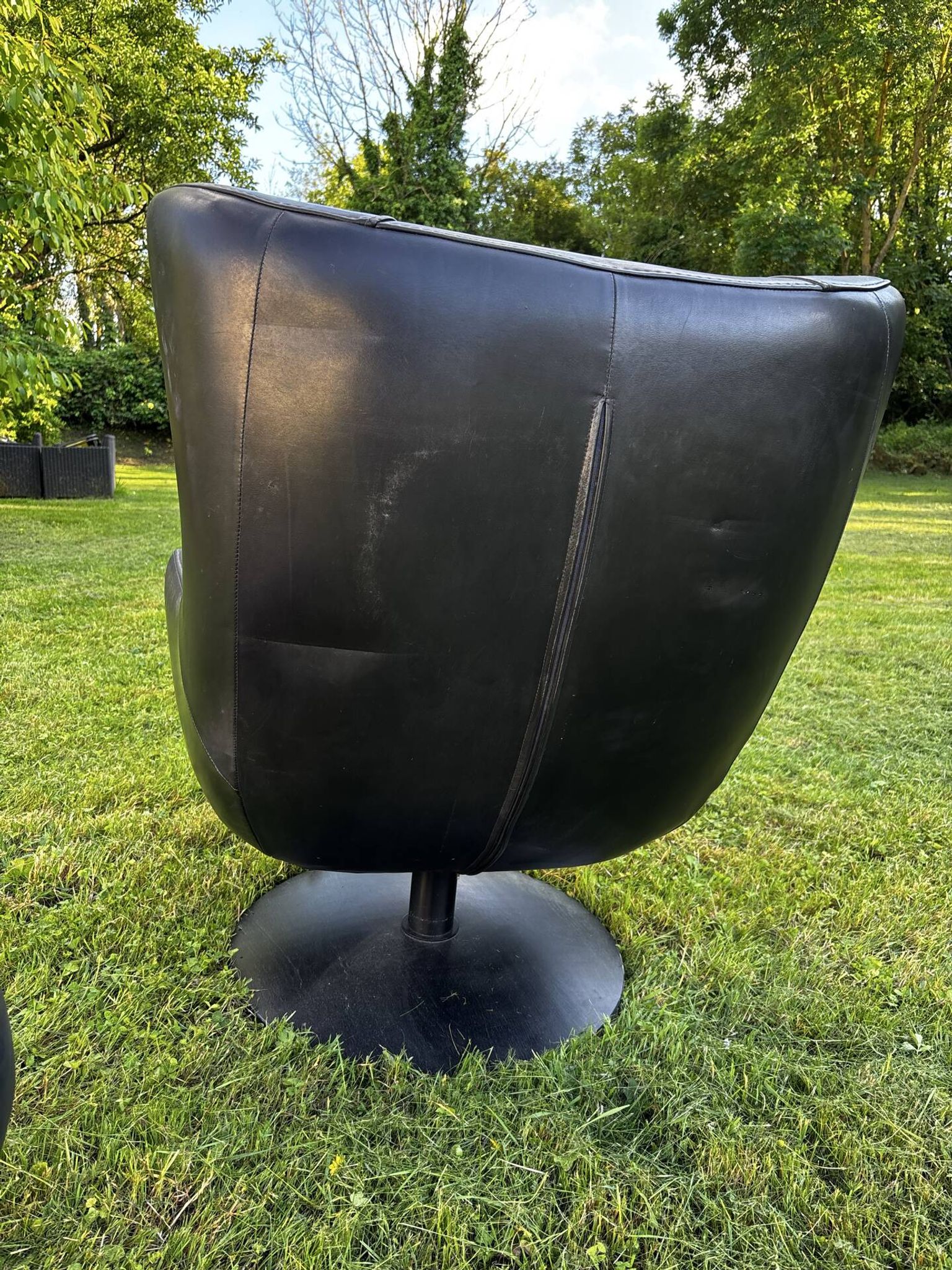 Egg chair style armchair and its ottoman.