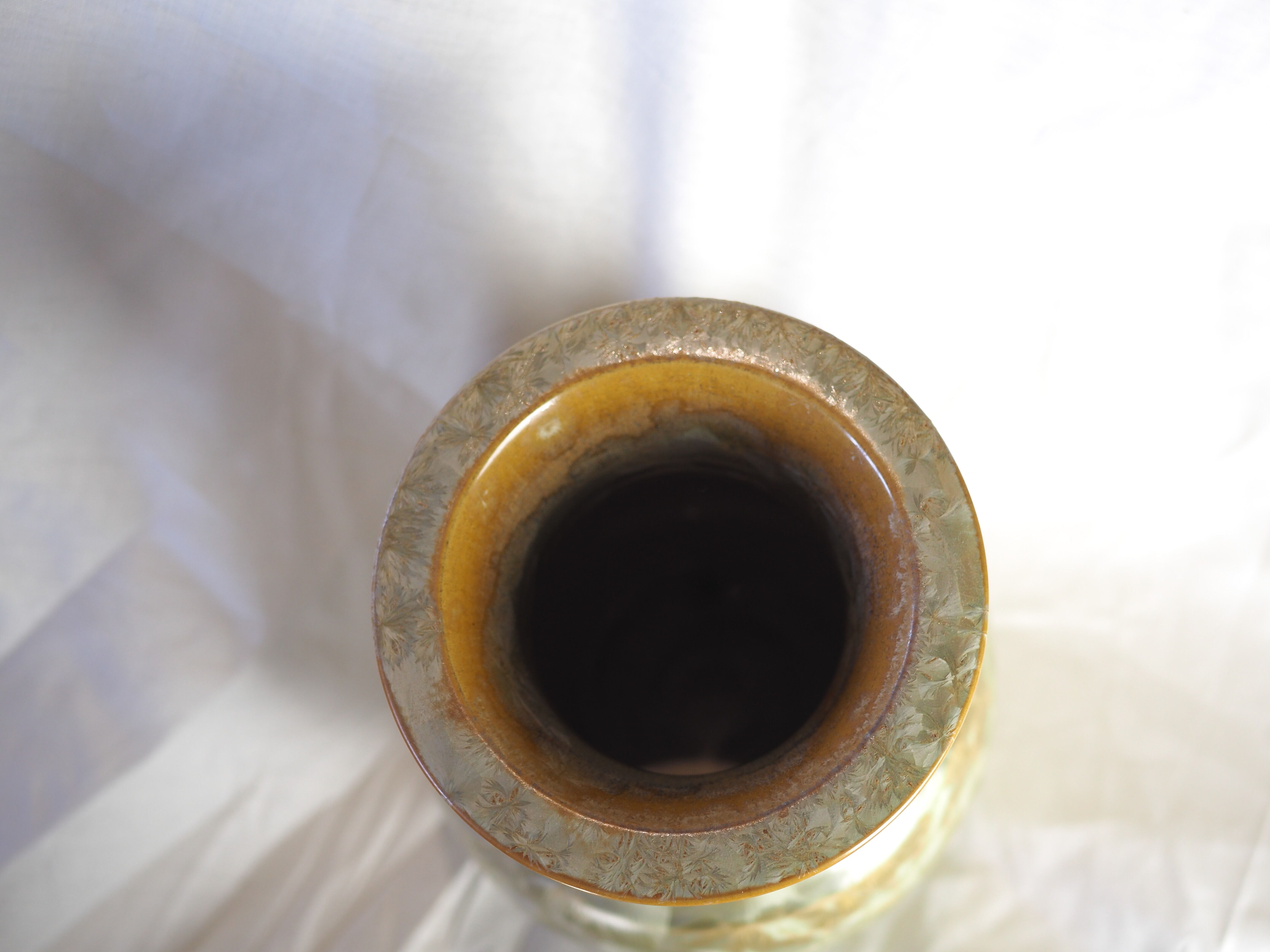 Vase with complete golden crystallization, high silhouette - Montgolfier - 80s