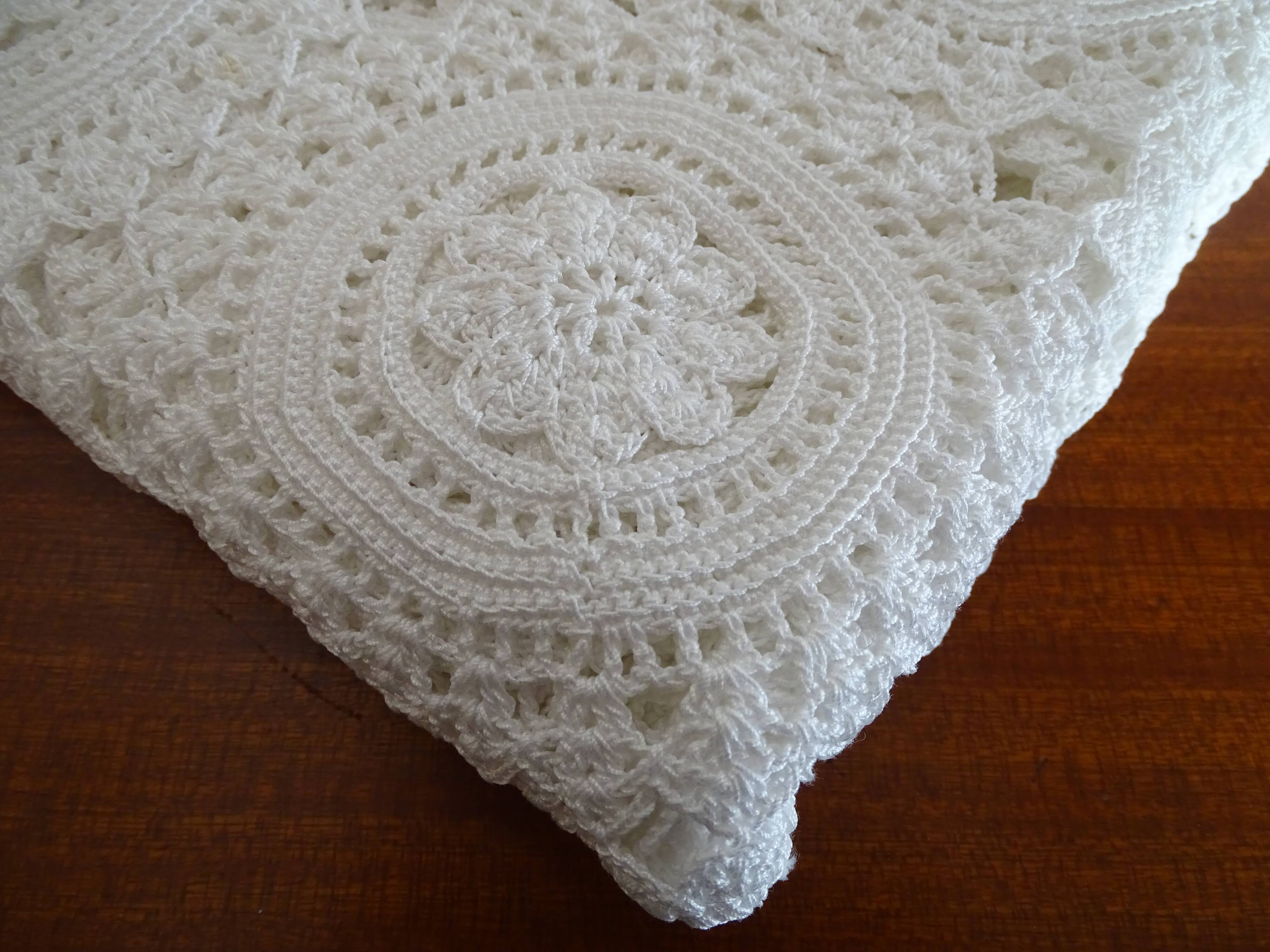 Old crochet tea tablecloth 88 x 88