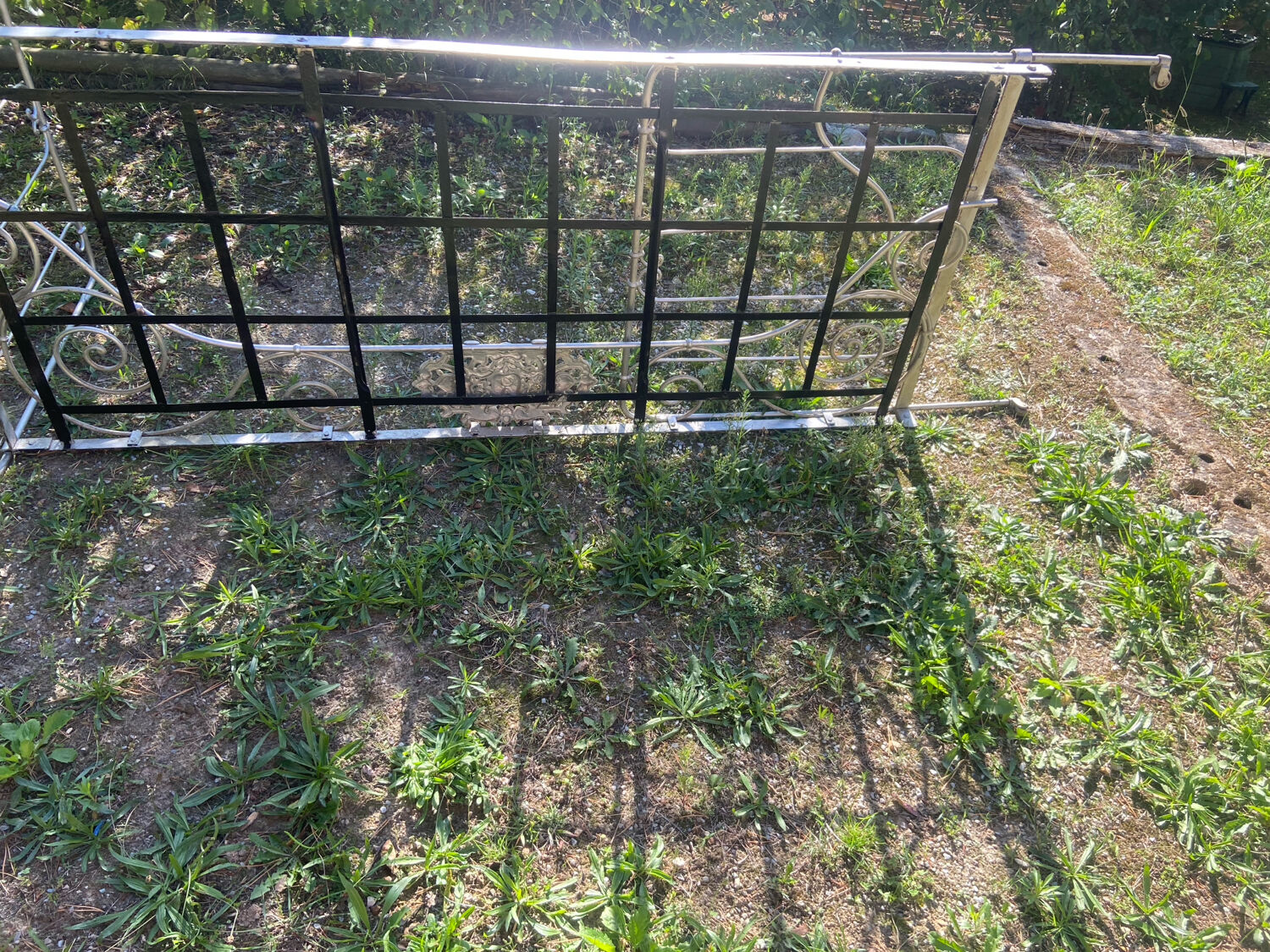 Foldable wrought iron bed from the late 19th century.