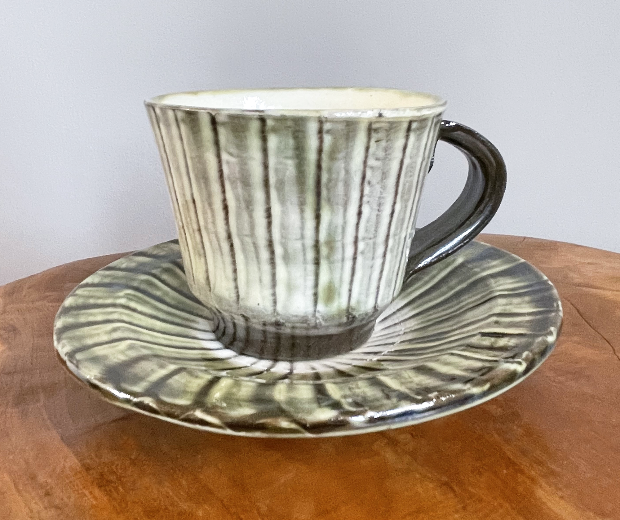 Onta-yaki ware - green and white ceramic teacup with saucer - japanese traditional handmade pottery