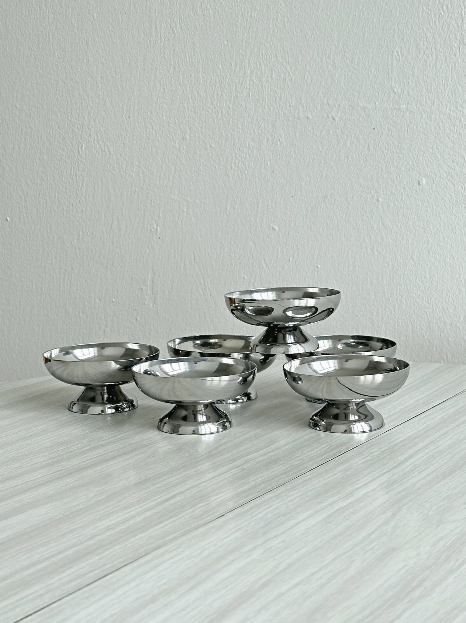 Set of 6 vintage stainless steel bowls.