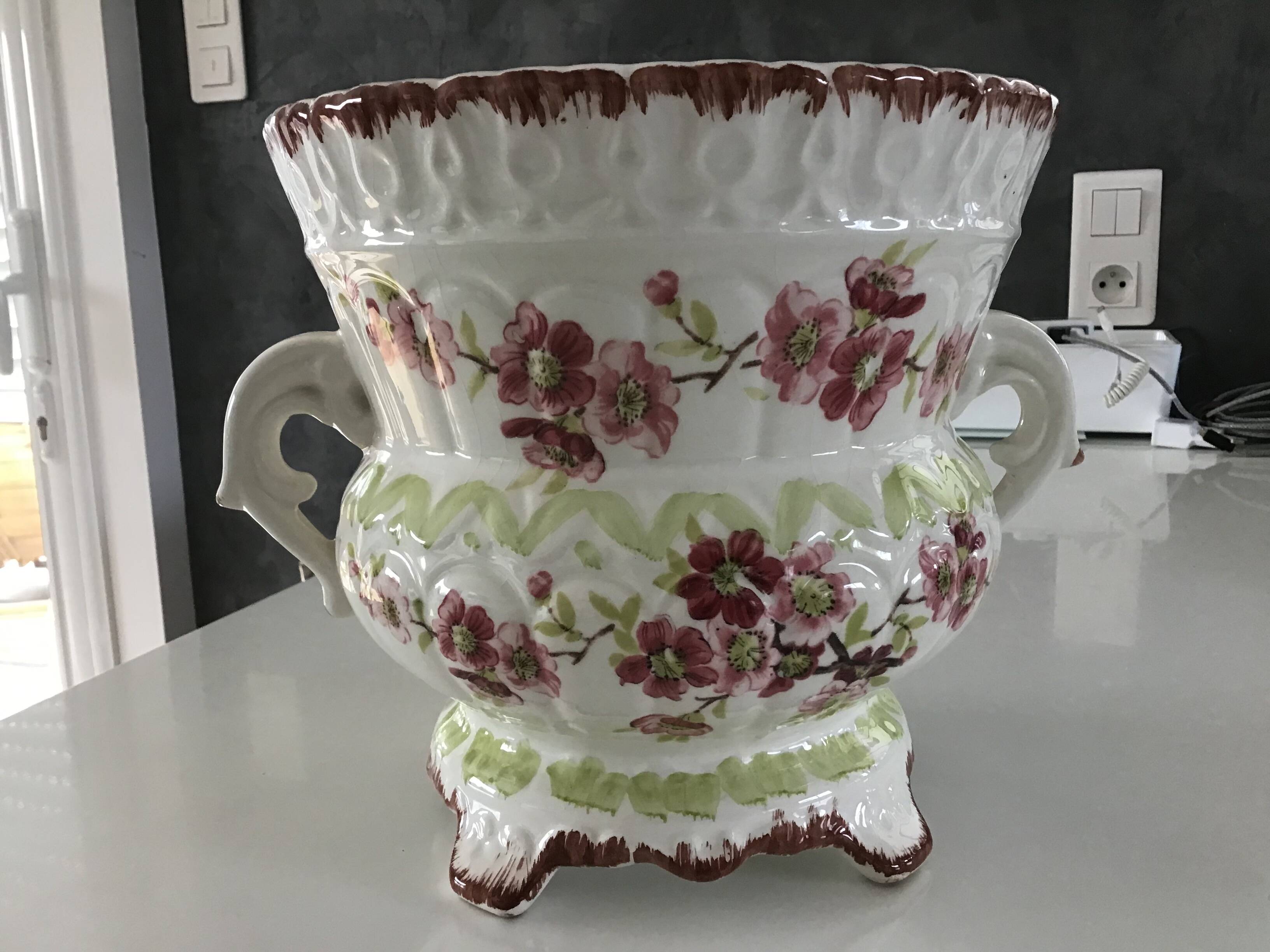 Rosario flowered earthenware majolica planter