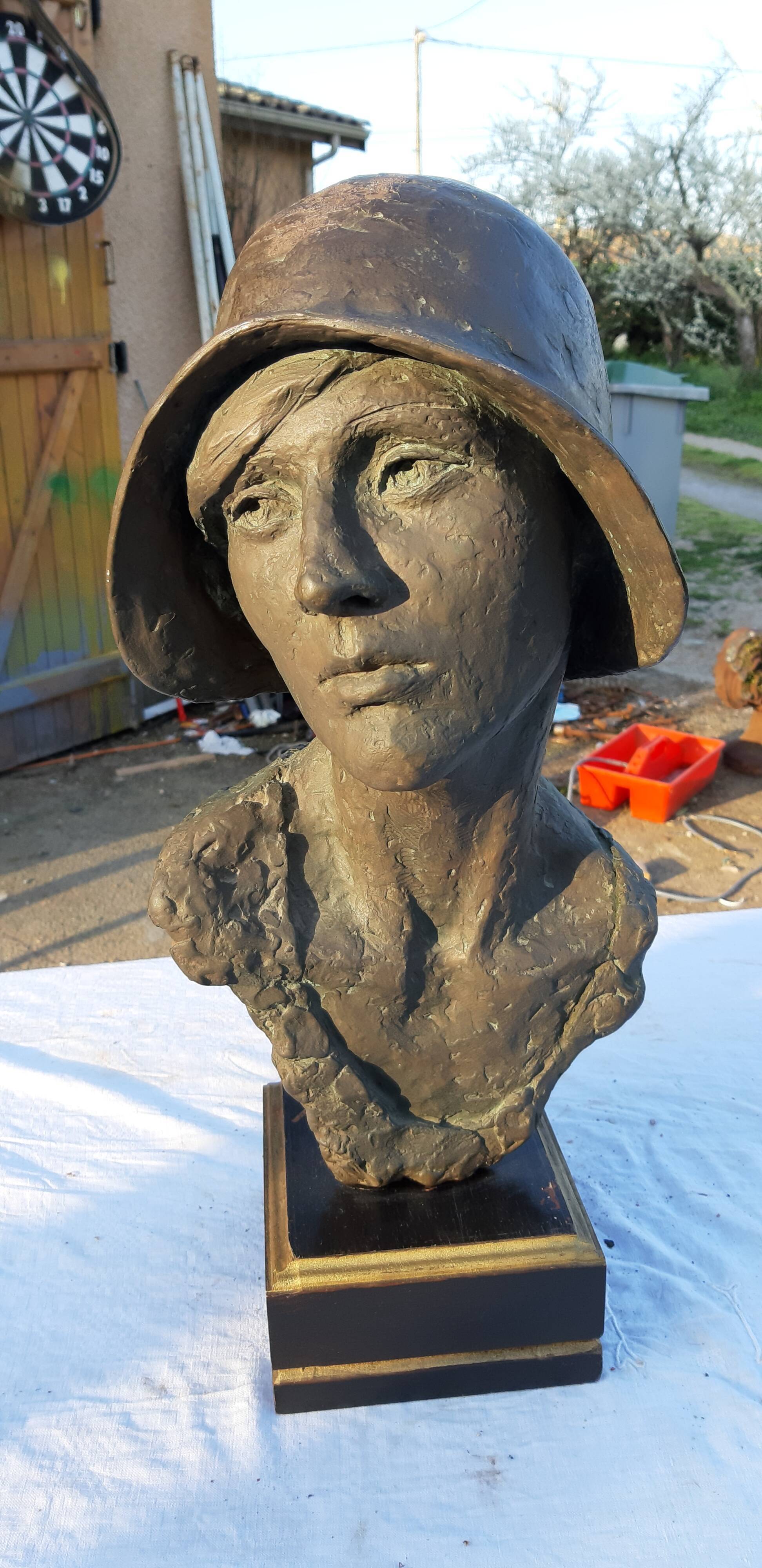 Bust woman