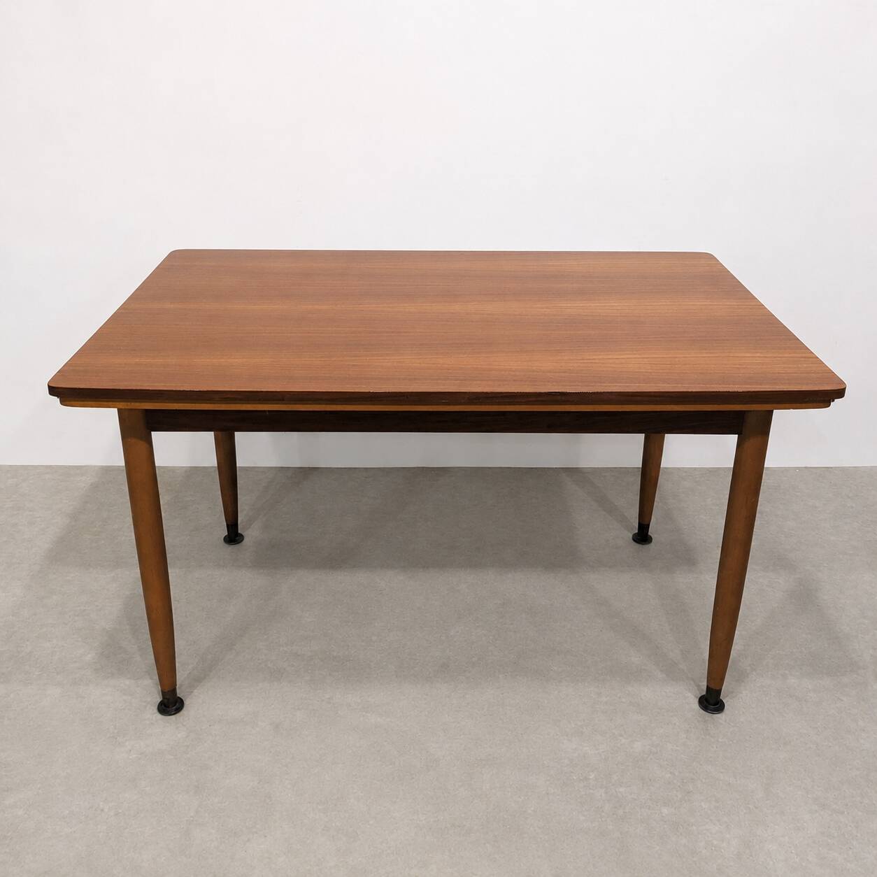 Vintage extendable dining table from the 1960s.