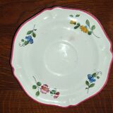 Plate Vieux Saint Amand 1713 with chantournés edges with floral motif