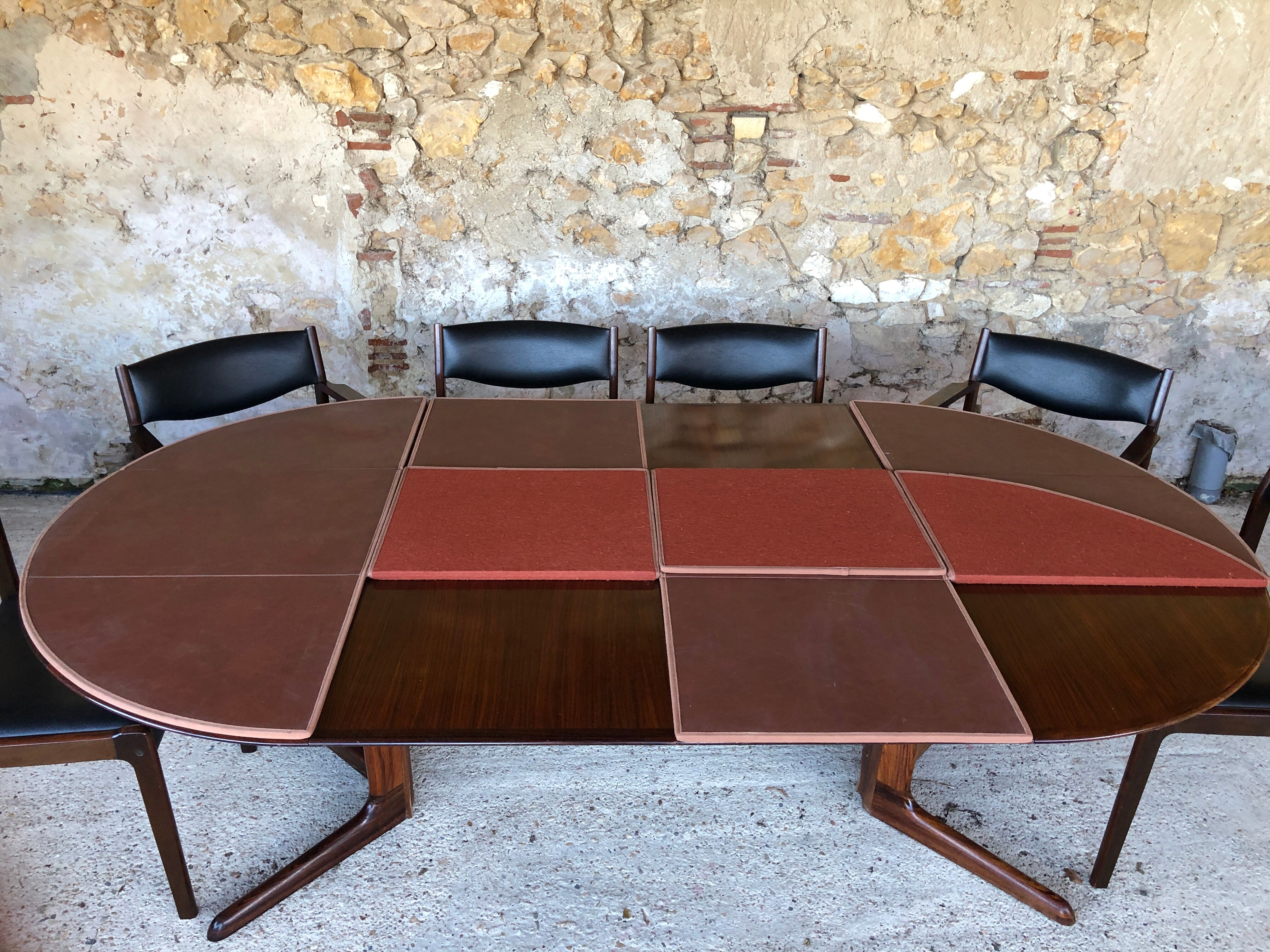 Expandable Scandinavian rosewood dining table by CJ Rosengaarden, circa 60's