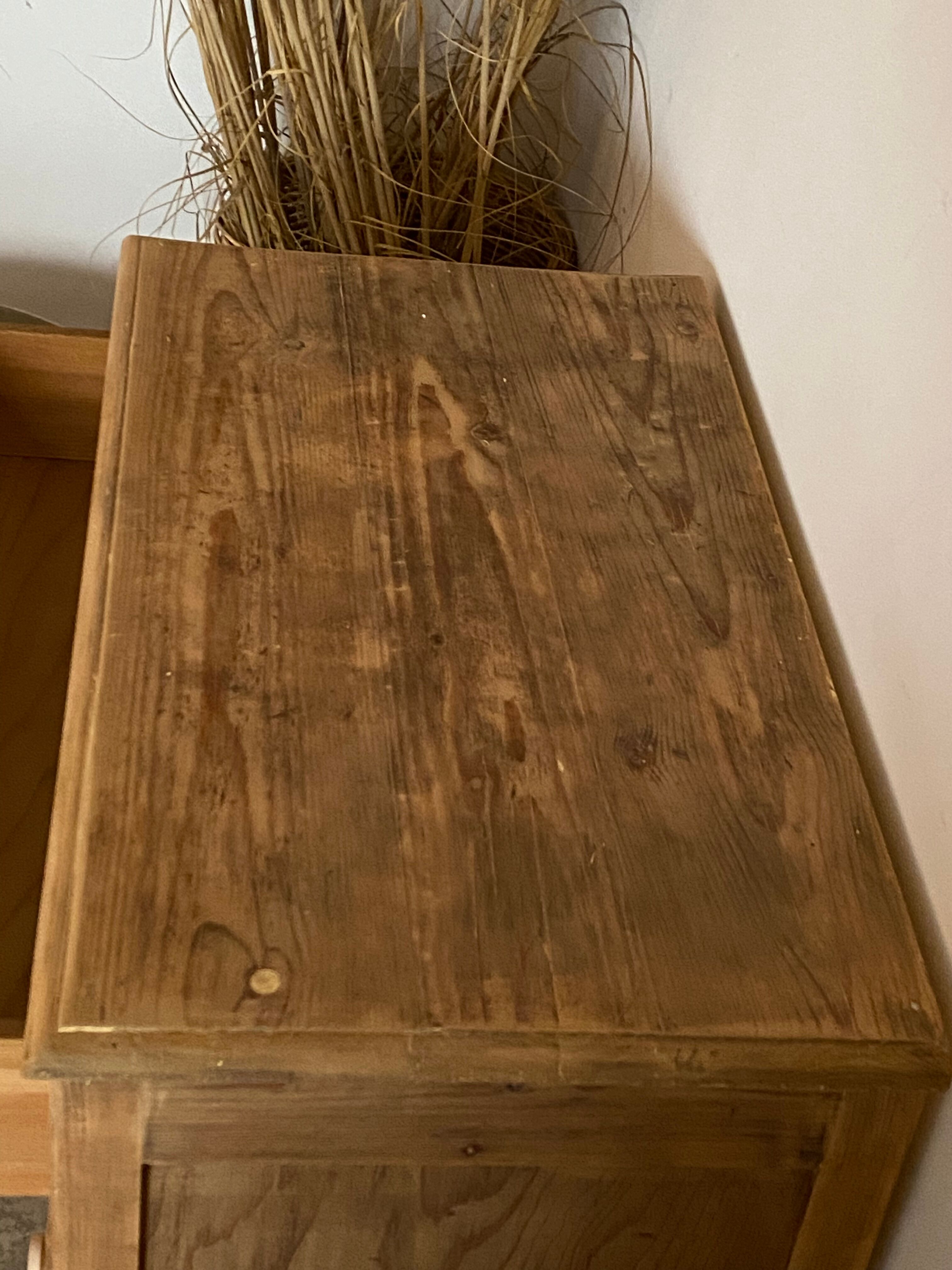 Chest of drawers fir tree