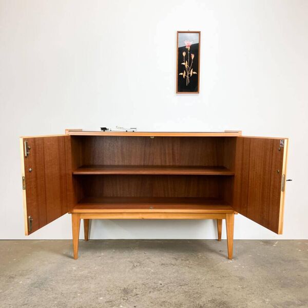 Petit buffet, WK Möbel, placage clair avec plateau en verre noir, années 50