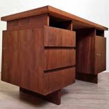 beautiful Scandinavian center desk in teak with a beautiful original patina circa 1960