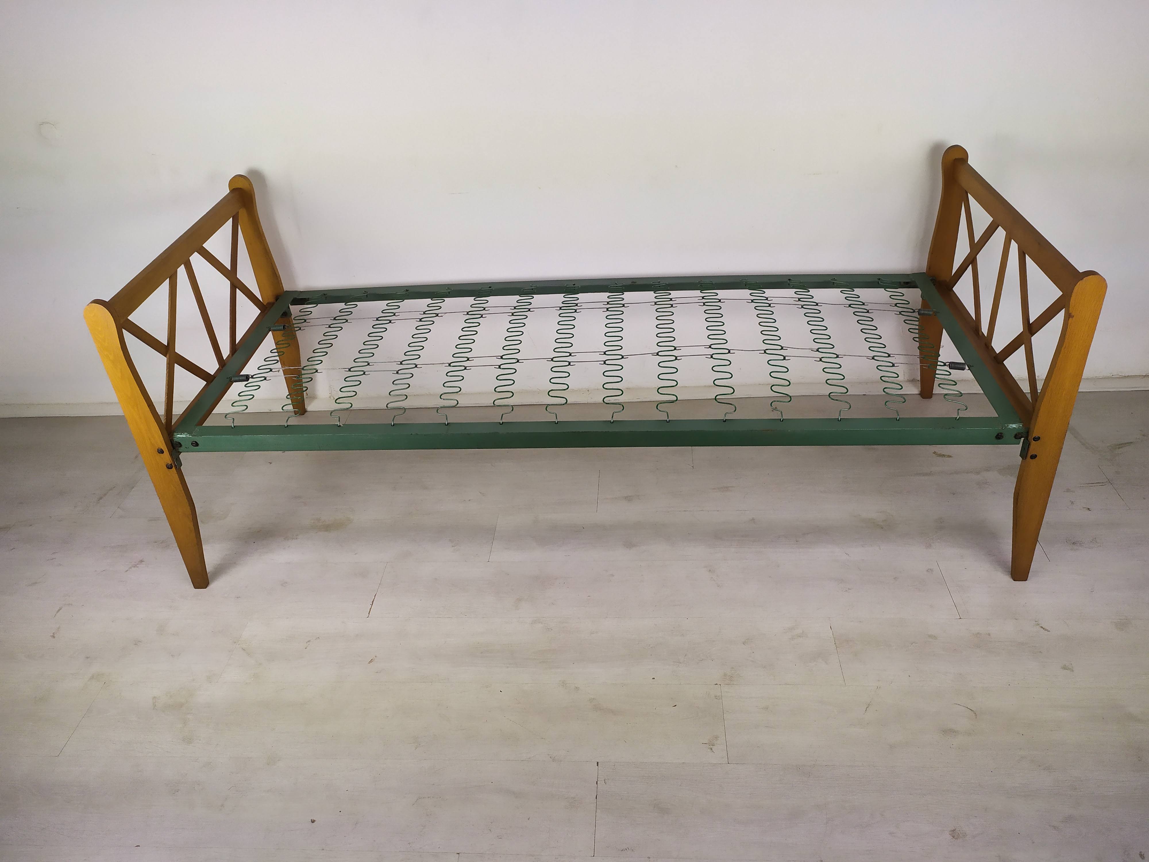Vintage bed 80 by 190