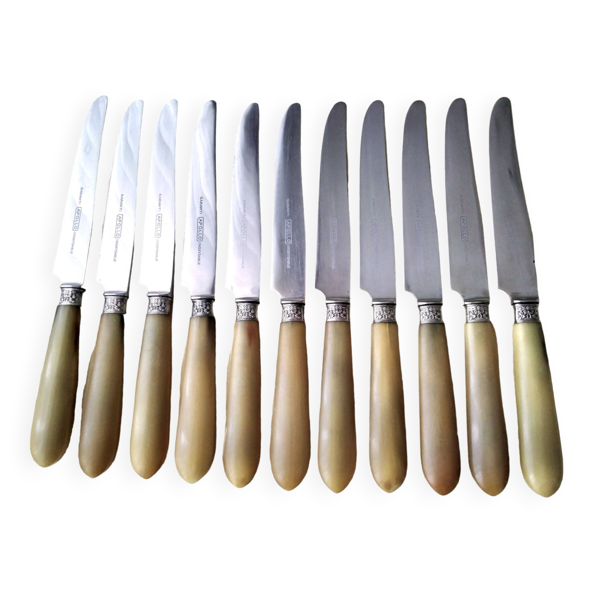 11 Apollo bovine horn and stainless steel table knives