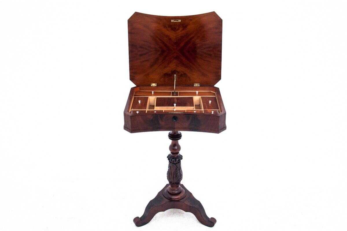 Table Biedermeier, Europe occidentale, vers 1870