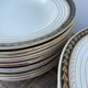 Assiettes pour 14 personnes Céranord Saint Amand vert et doré comprenant les creuses et les plates