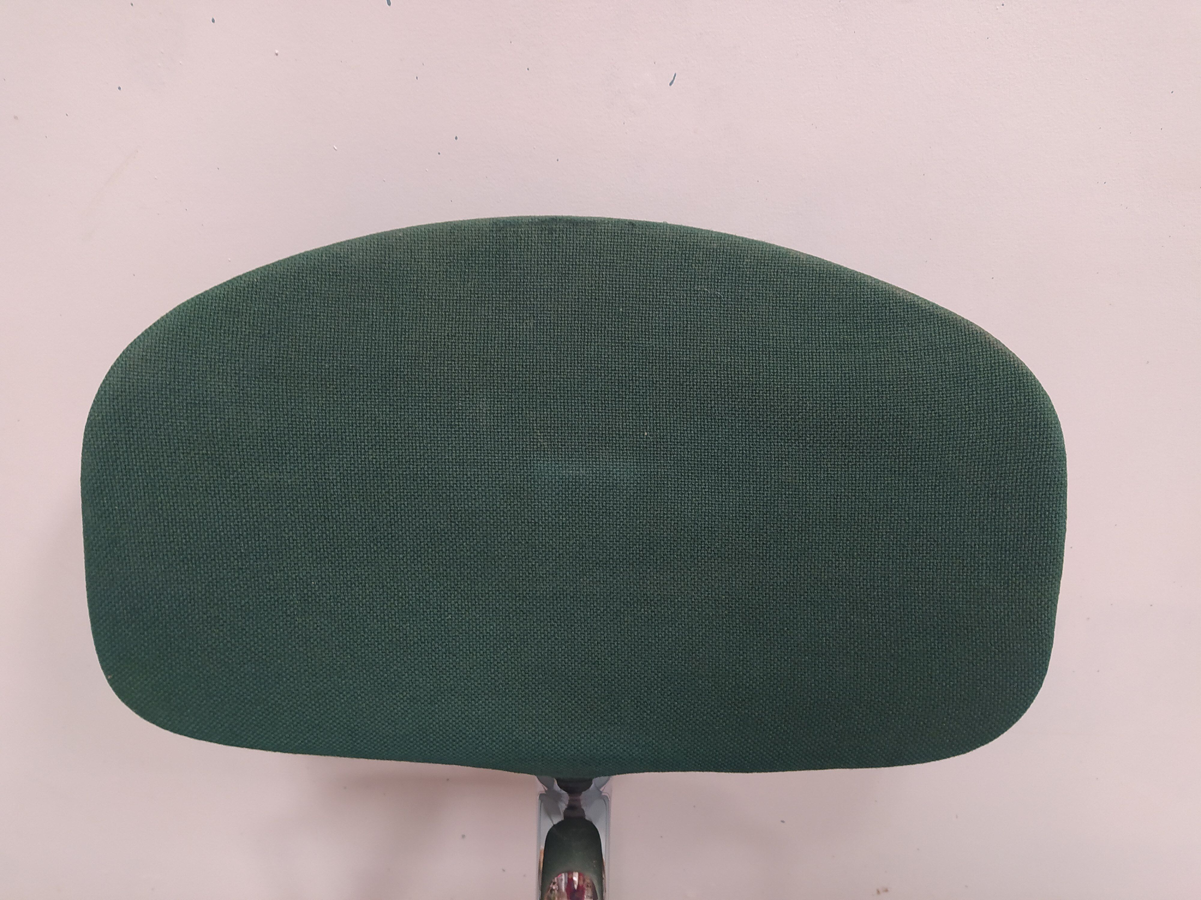4 chairs made of green steelcase strafor fabric