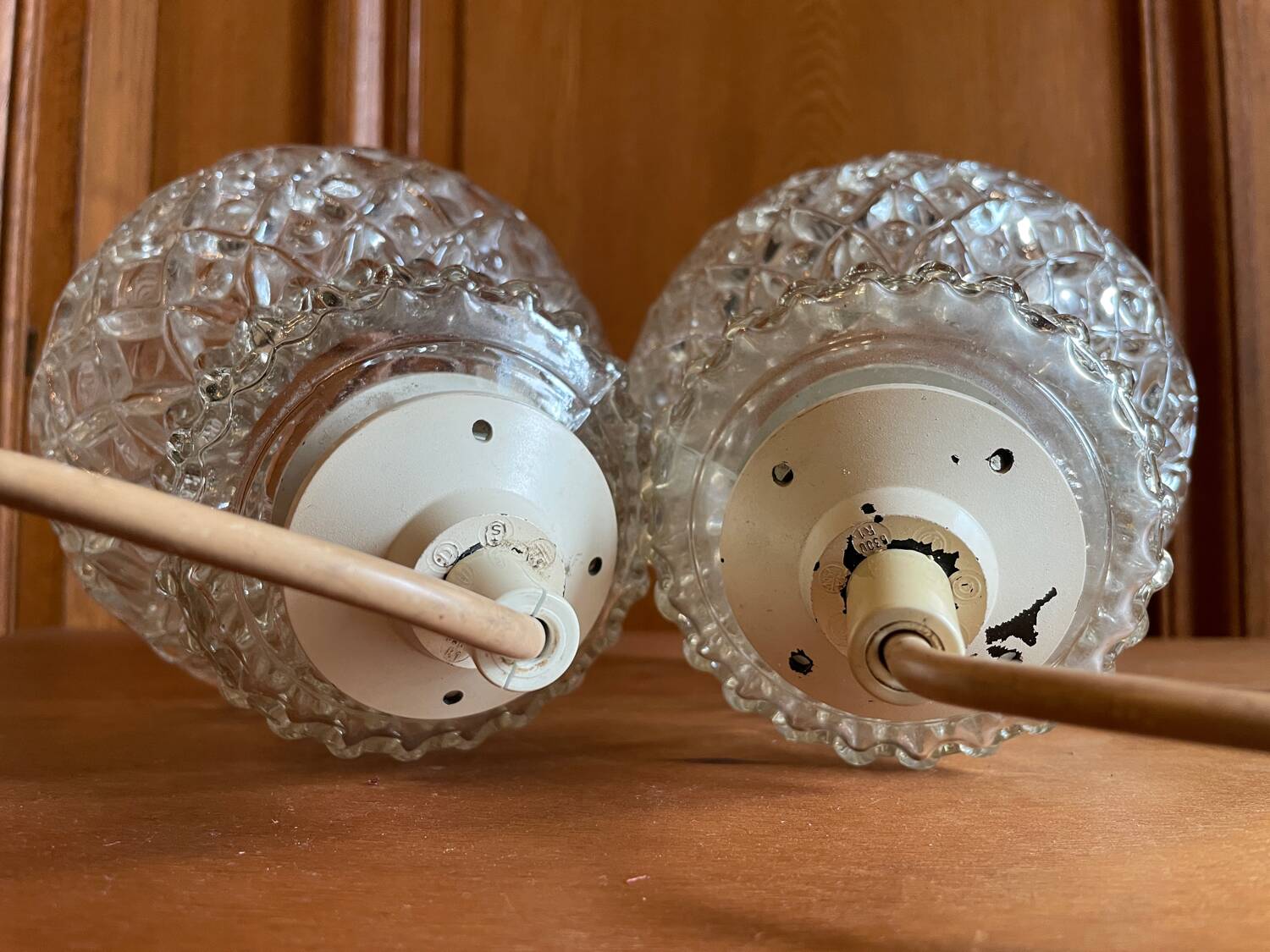 2 baladeuses suspensions en verre moulé vintage