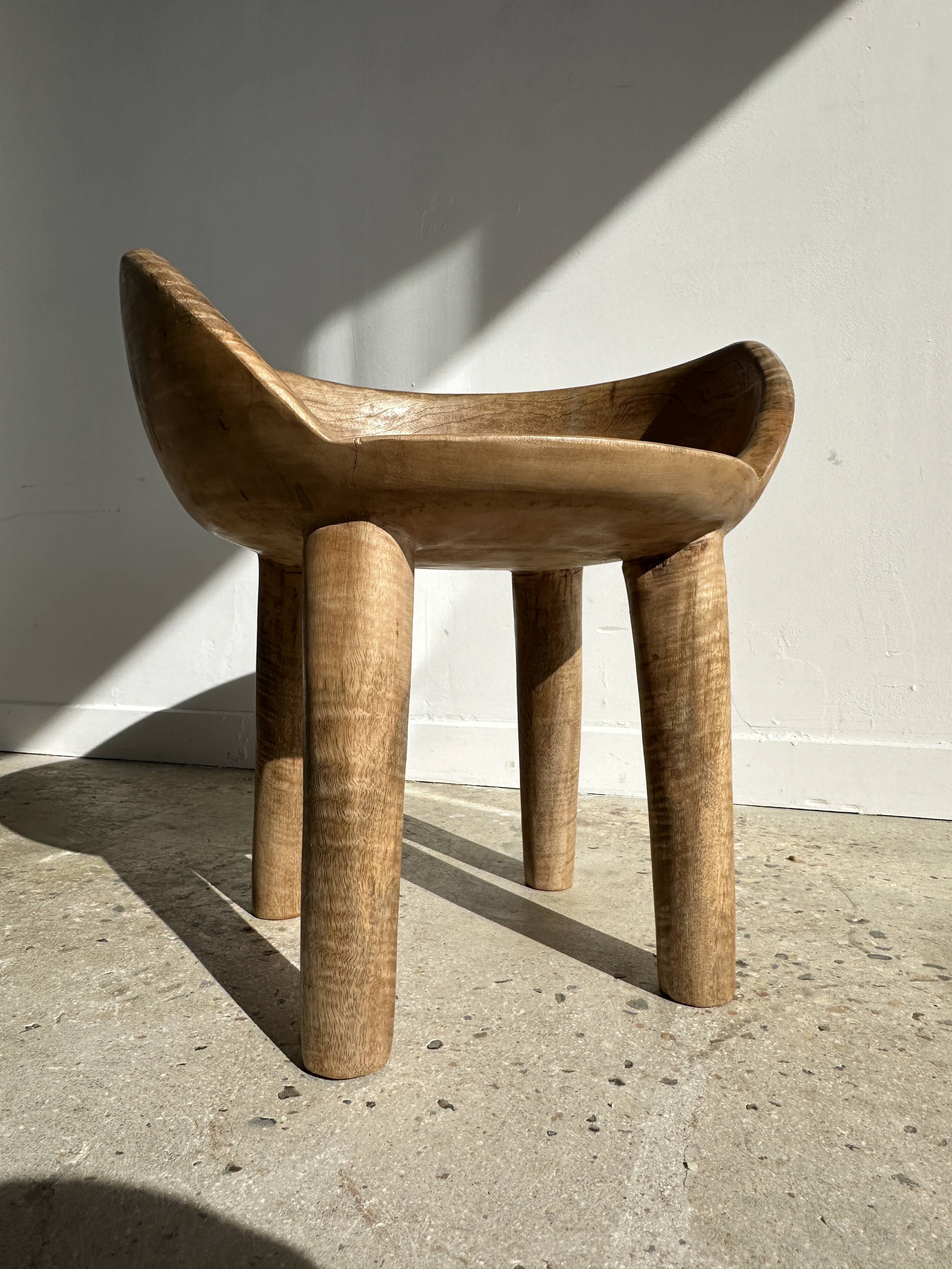 Quadripod chair with round seat and small back in natural monoxyl mango wood