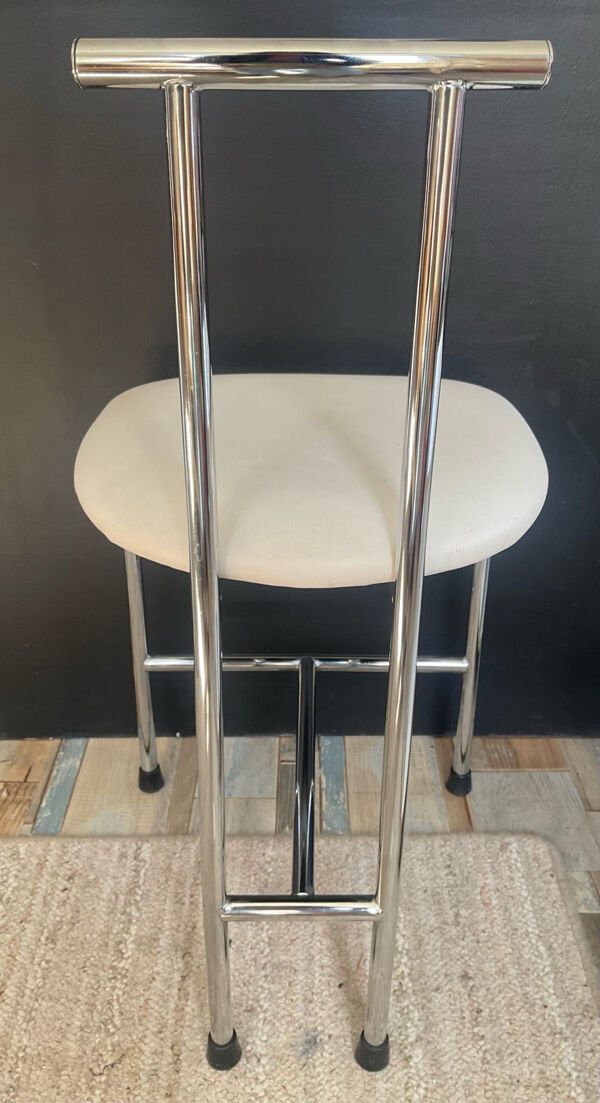Chaise en métal chromé et skaï blanc, années 70