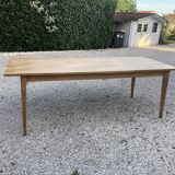 Oak table with spindle legs