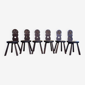 Suite de 6 chaises montagnardes « Escabelles »