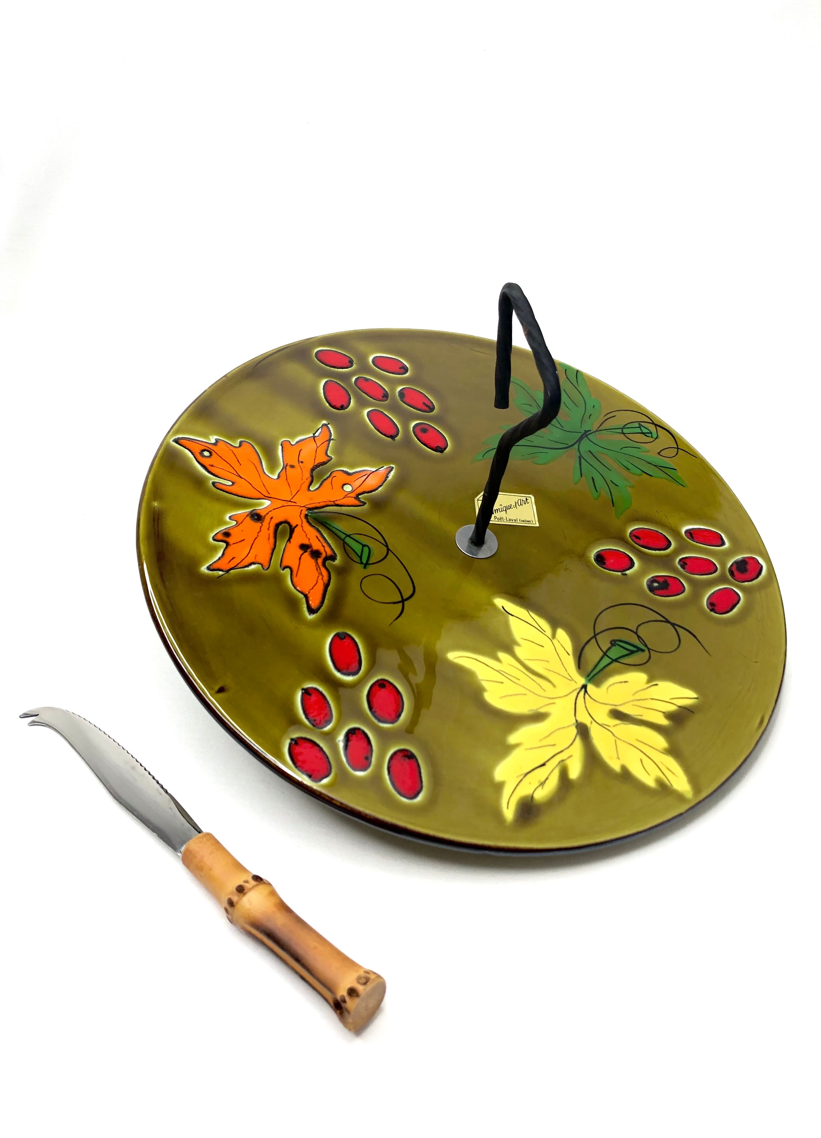 Plateau à fromages Ceramique d’Art décoré de feuilles et raisins