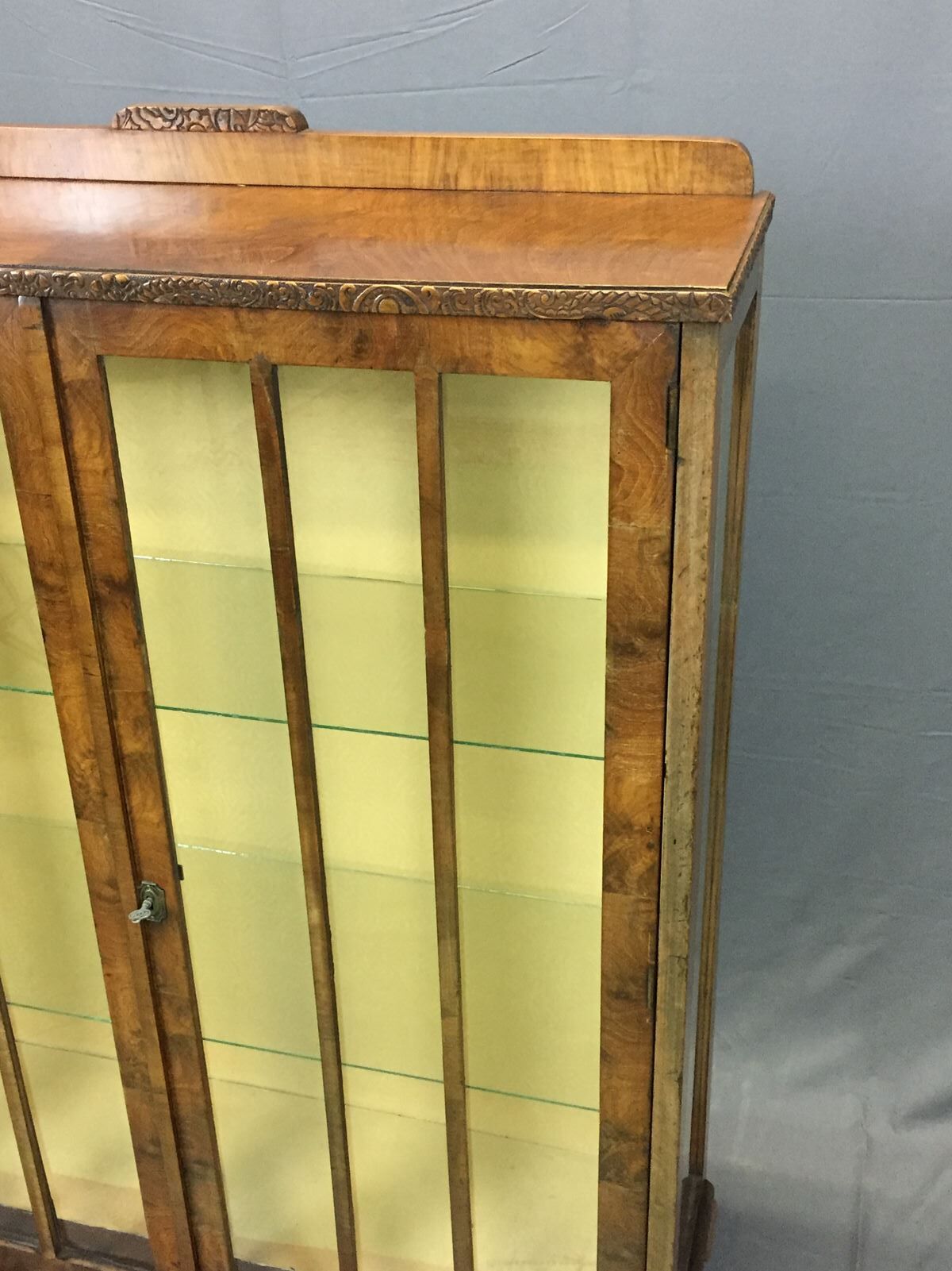 Vitrine Art Déco des années 1930