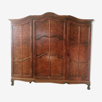 Armoire style "Queen Anne" loupe de noyer