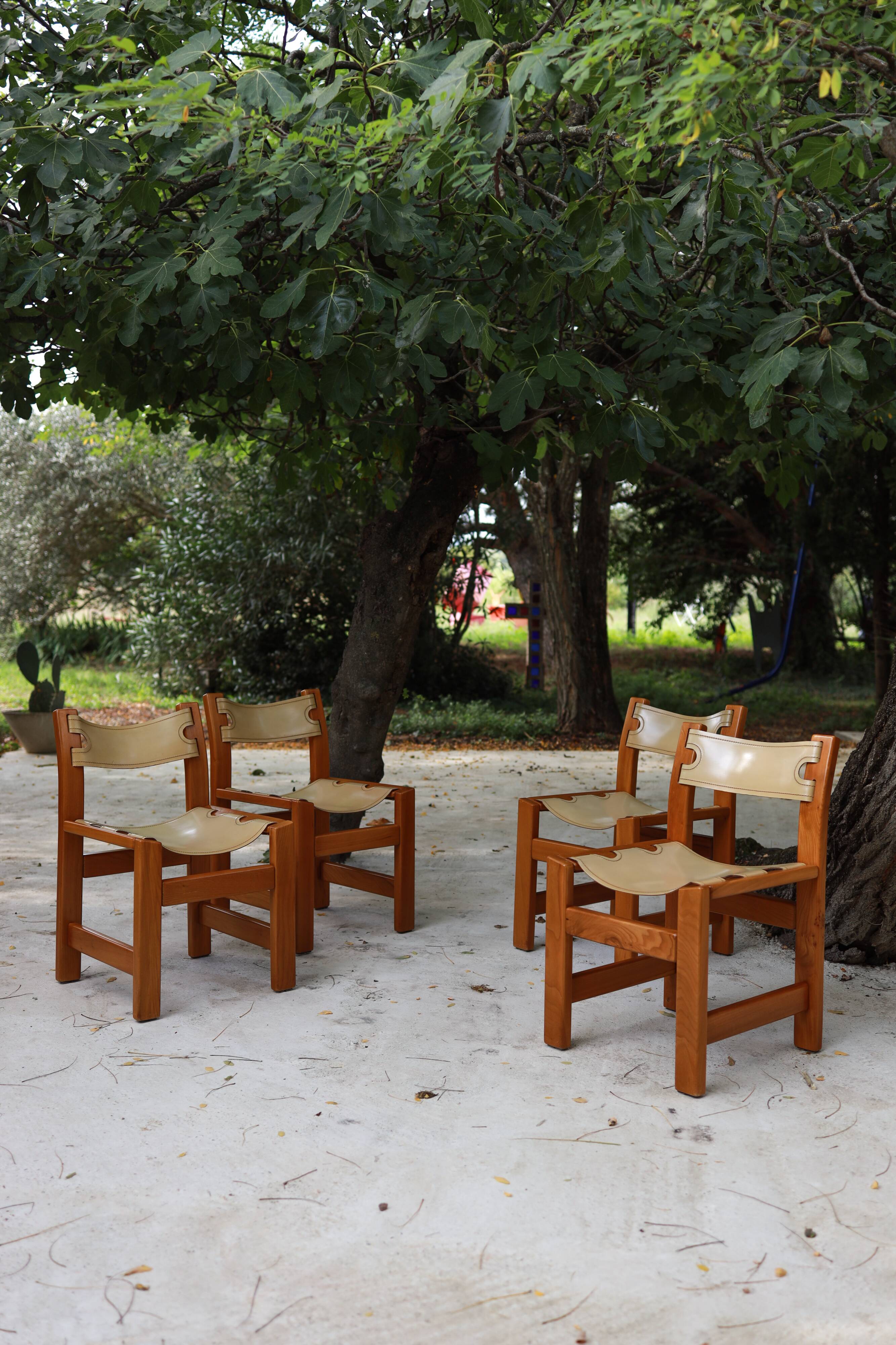 4 chairs in elm and leather Maison Regain