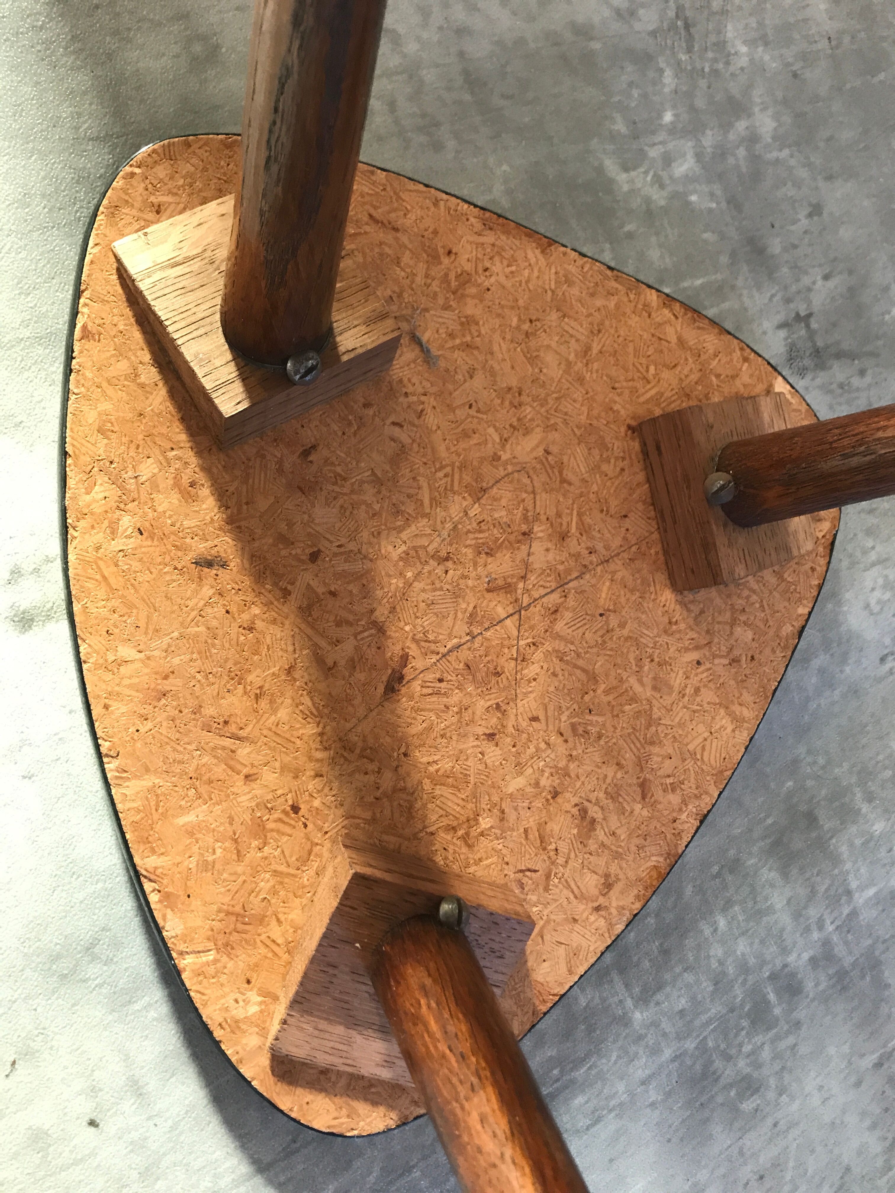 Small tripod table formica