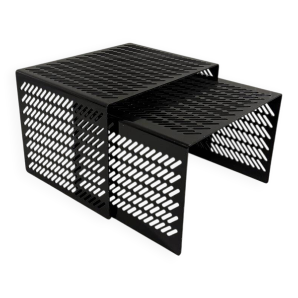Tables gigognes en acier perforé noir, Italie, années 1980