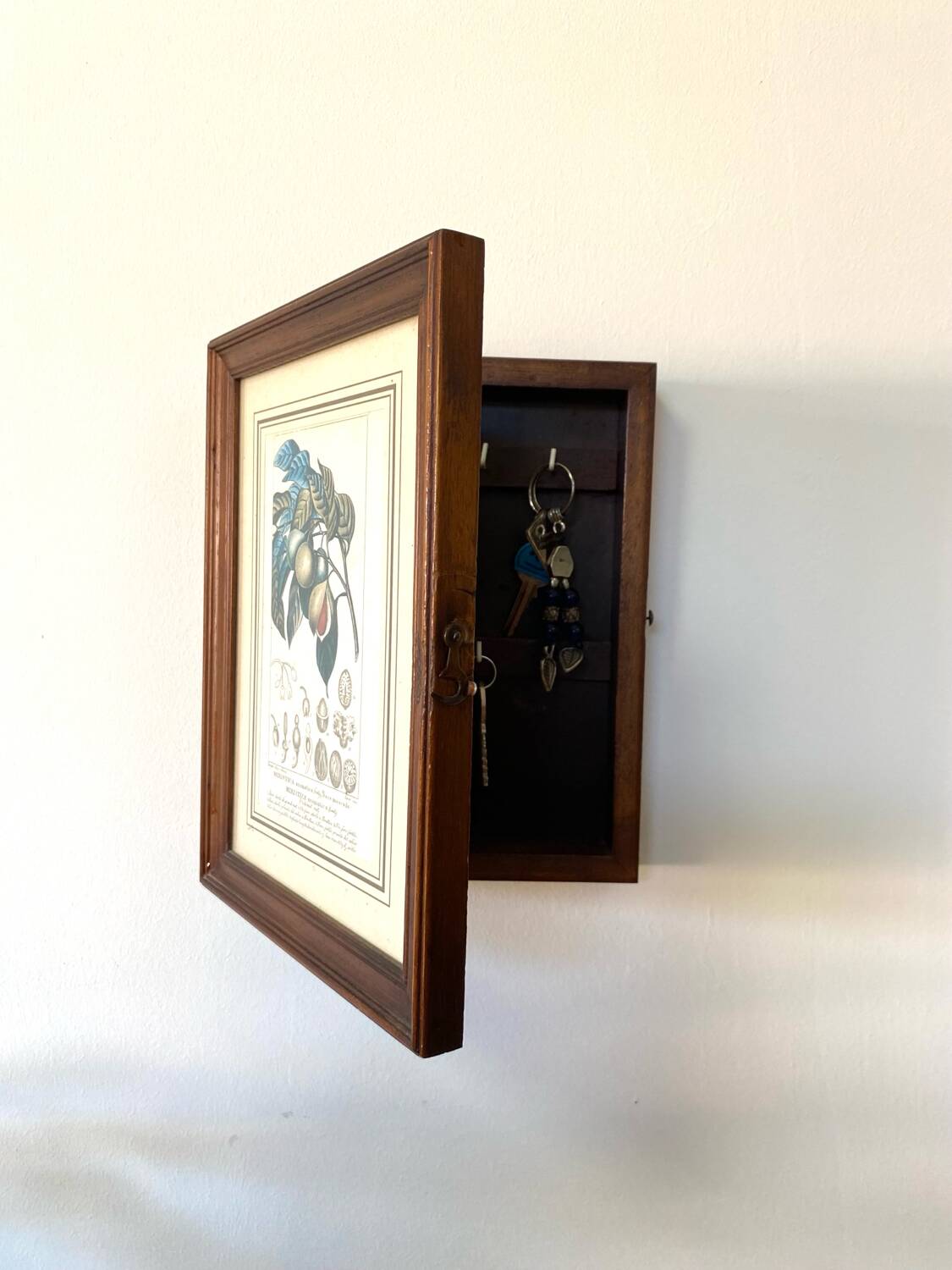 Ancienne boîte à clés en bois des années 70