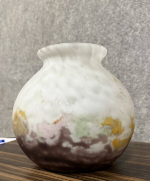 D'après Muller: vase boule en verre marmoréen époque Art Déco vers 1930