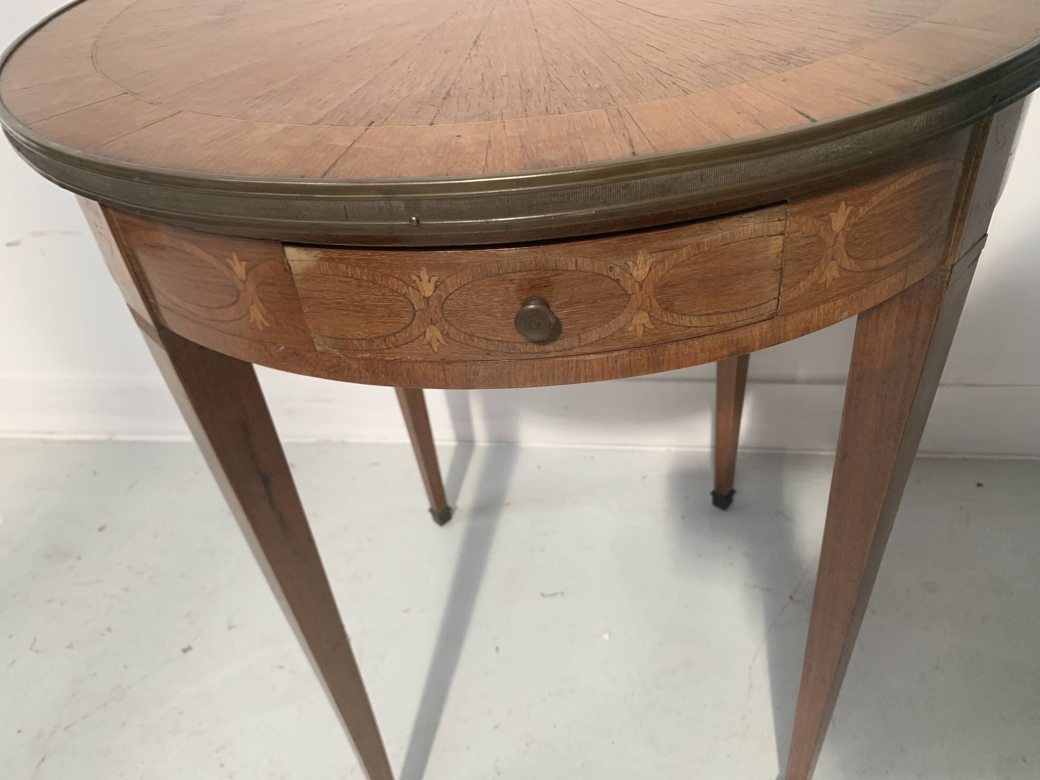 Round Louis XVI style pedestal table in marquetry wood, 20th century