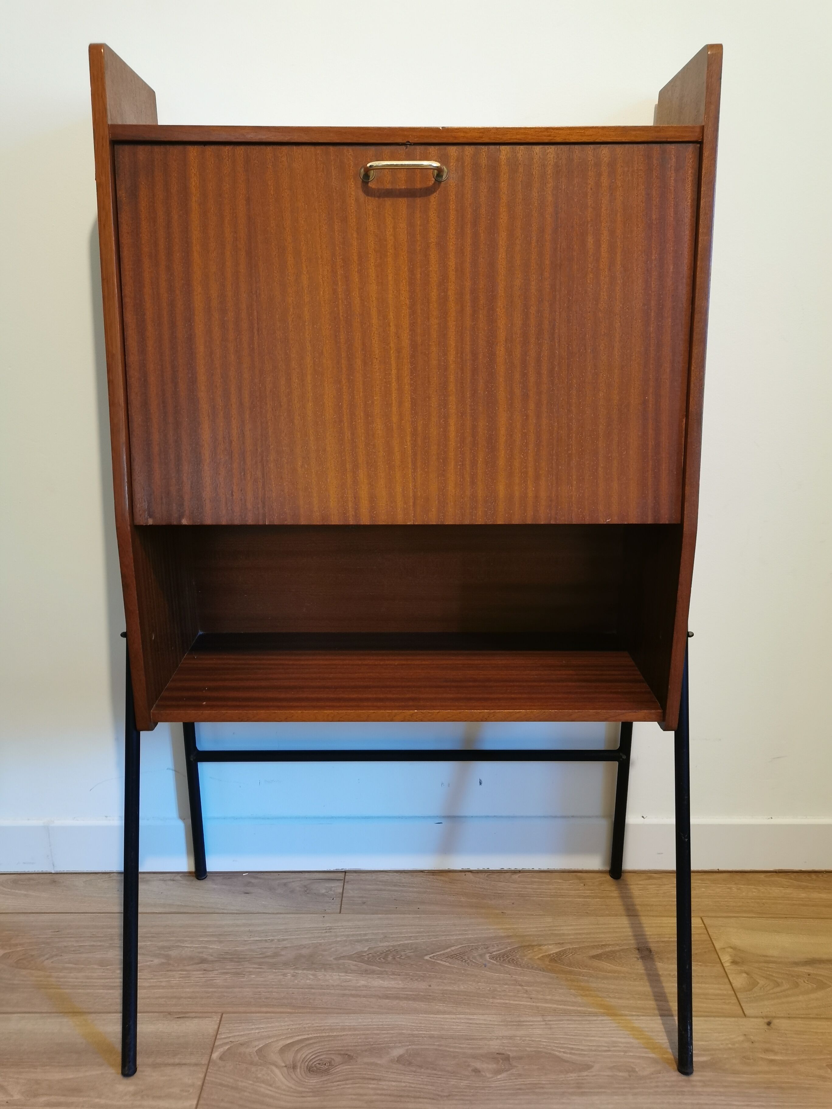 Secretary of the 50s on metal legs
