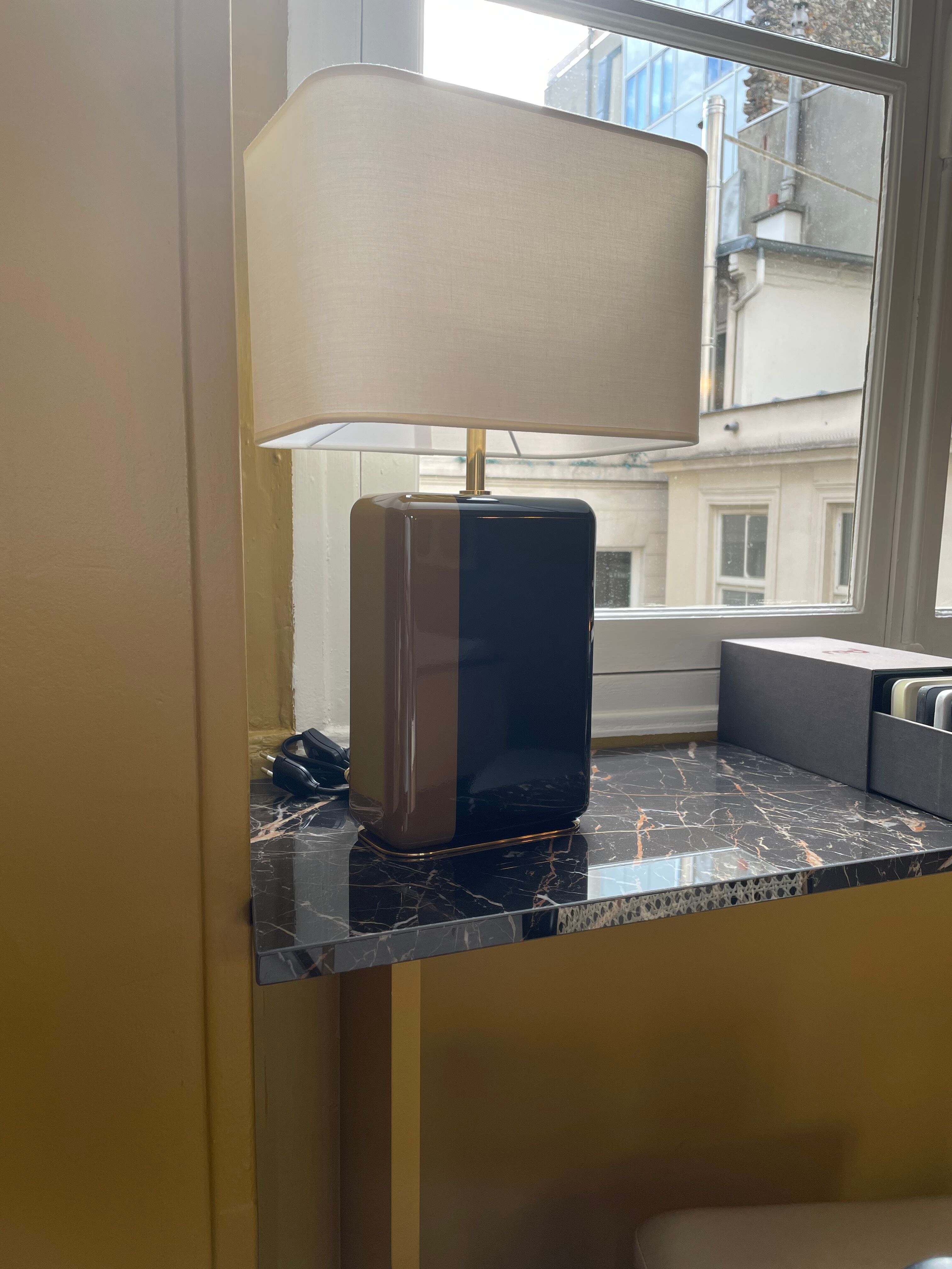 Bourbon lacquer lamp and brass black mustard