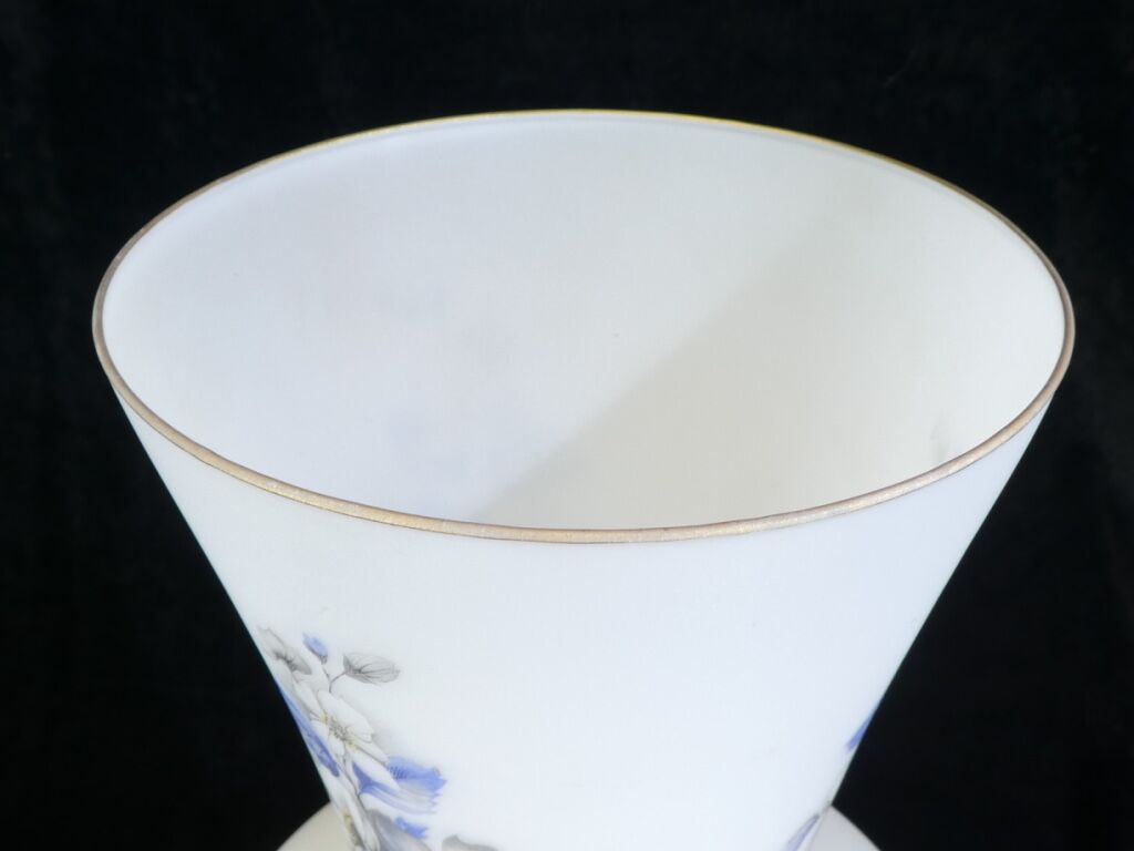 Vintage vintage floral decoration opaque glass vase 50 years