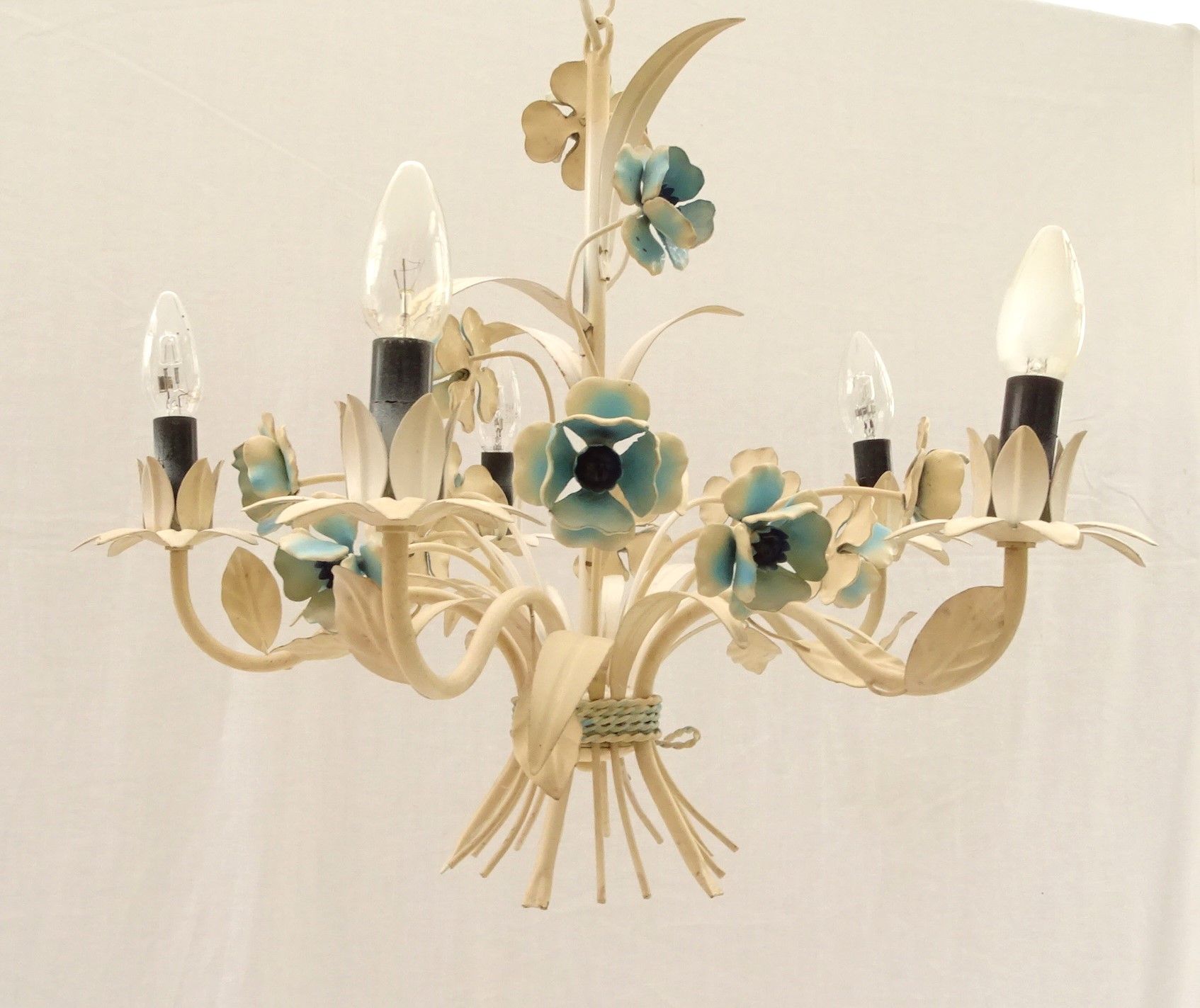 Vintage chandelier bouquet of blue flowers 5 candles in painted sheet metal.